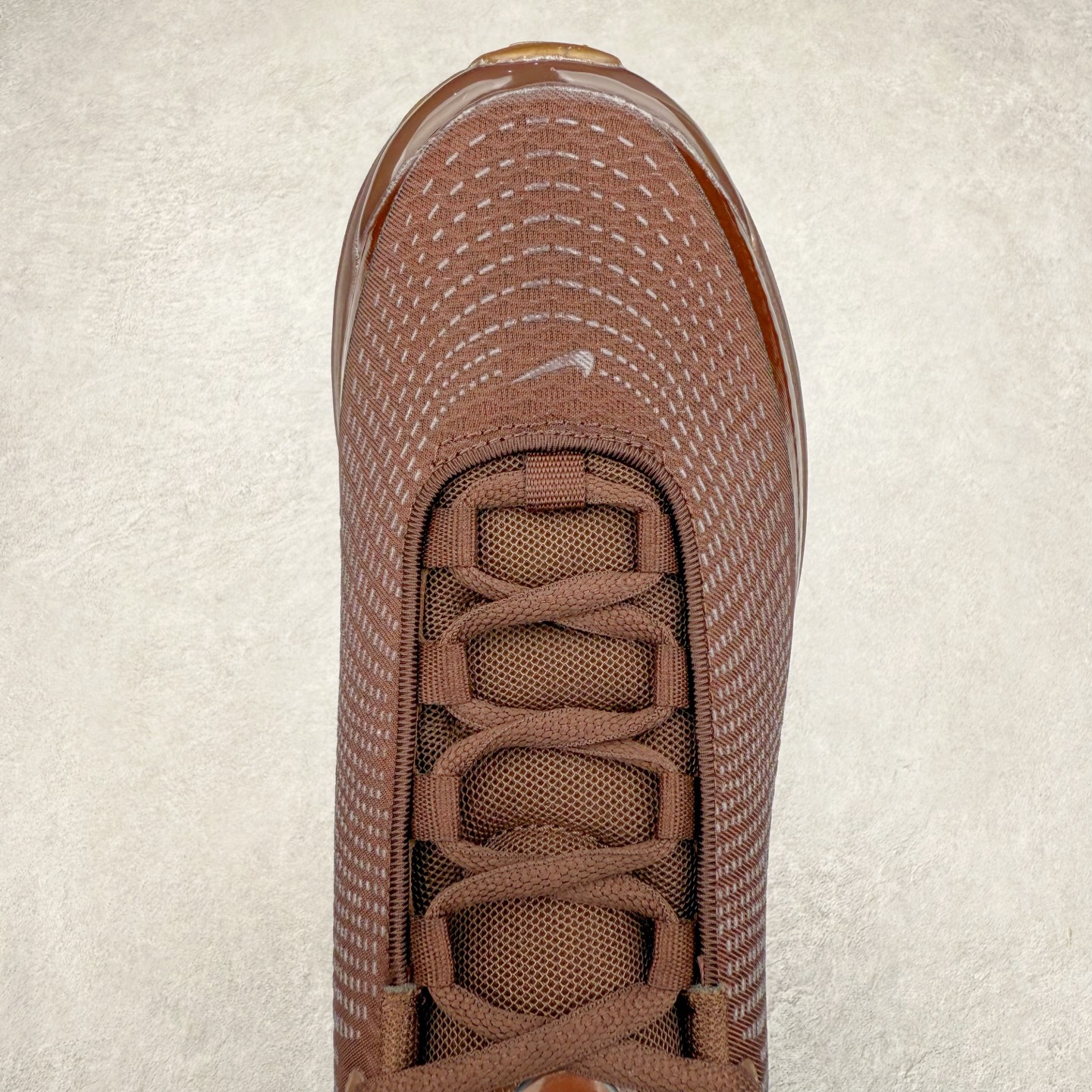 图片[4]-NK Air Max DN8 全掌科技气垫缓震运动跑鞋 HQ3837-200 DN8的核心亮点在于其八腔气垫结构 根据不同部位设定的气压值专为行走设计 提供卓越的舒适感 鞋面的设计让人联想到上世纪90年代末至2000年代初的多款Air Max 中底上系列圆形孔洞引发了热议 不少人将其与竞争品牌的缓震技术进行比较 例如K-SWISS 2010年代初推出的Tubes技 及以多孔鞋底闻名的品牌 尺码：36 36.5 37.5 38 38.5 39 40 40.5 41 42 42.5 43 44 44.5 45-选品中心