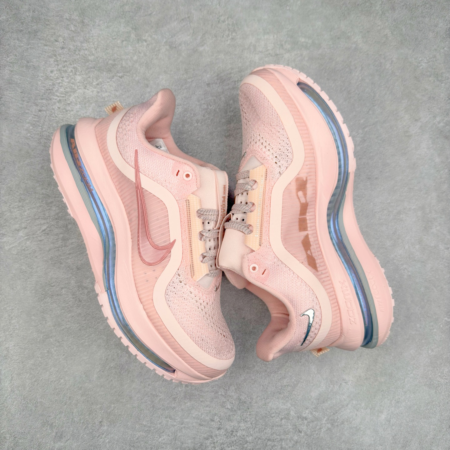 图片[3]-＃纯原 NK Pegasus Premium 飞马全掌气垫跑步运动鞋 HQ2593-601 气垫的究极进化 NIKE2025新王炸 • 在特有Air科技加持下，耐克带来全新Pegasus Premium。这款跑鞋在传承耐克飞马（Pegasus）系列标志性的缓震功能的同时，将首次搭载耐克的塑型可视化Air Zoom气垫单元。• 塑型Air Zoom气垫单元贴合脚部的自然轮廓，帮助跑者在从后跟到脚趾的过渡中能够有效传递力量，带来一种前所未有的轻盈、顺畅回馈体验。中底采用ZoomX泡绵，后跟则使用ReactX泡绵，为跑者提供稳定流畅的推进感。• 塑型可视化Air Zoom气垫单元和精心配置的泡绵组合，让Pegasus Premium成为耐克飞马系列中颇具能量回馈的鞋款。• 全新Pegasus Premium不仅展示了耐克势头强劲的创新周期，证明了其特有的Air科技的强大实力，更体现了耐克倾听和服务运动员的能力。尺码：36 36.5 37.5 38 38.5 39 40 40.5 41 42 42.5 43 44 44.5 45-选品中心