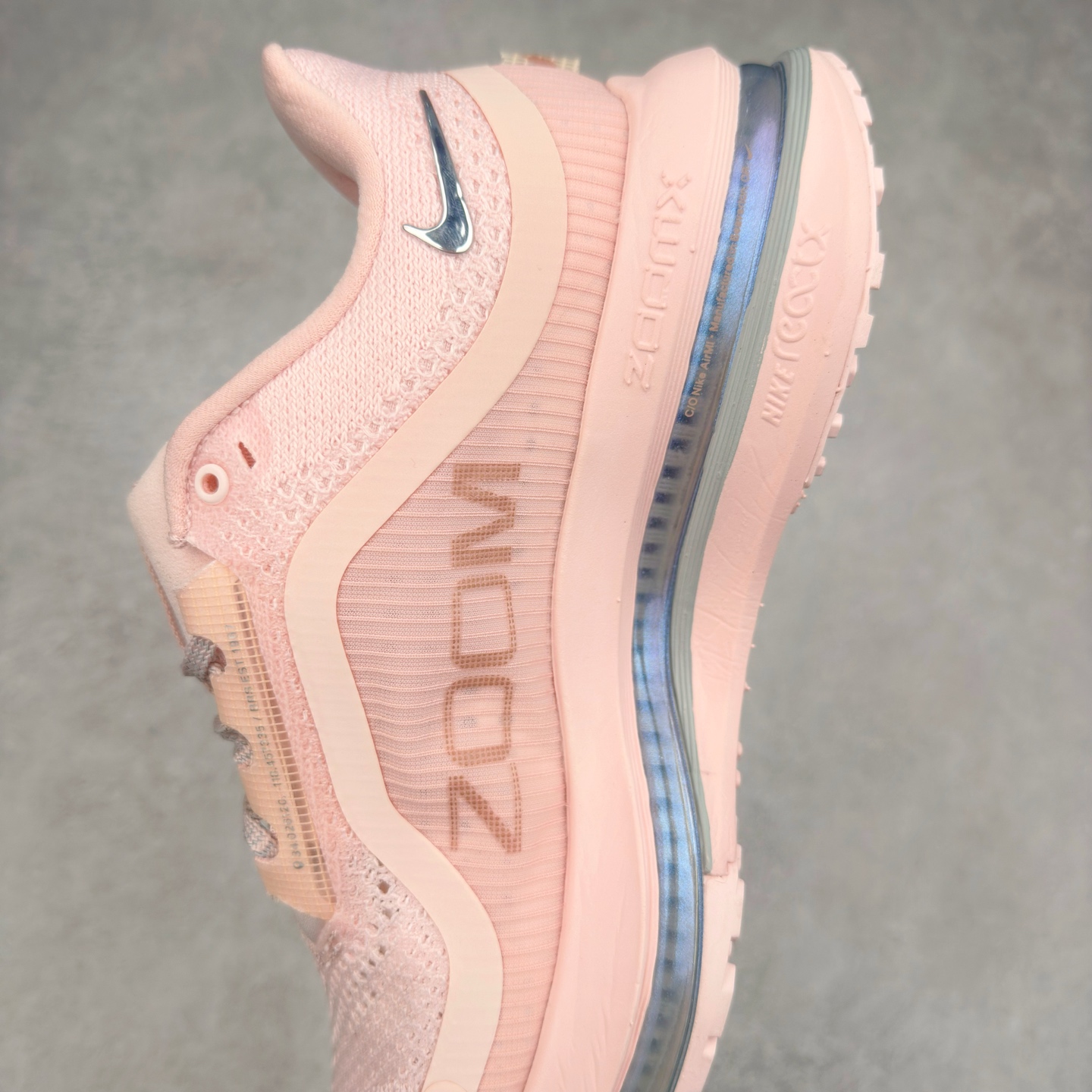 图片[7]-＃纯原 NK Pegasus Premium 飞马全掌气垫跑步运动鞋 HQ2593-601 气垫的究极进化 NIKE2025新王炸 • 在特有Air科技加持下，耐克带来全新Pegasus Premium。这款跑鞋在传承耐克飞马（Pegasus）系列标志性的缓震功能的同时，将首次搭载耐克的塑型可视化Air Zoom气垫单元。• 塑型Air Zoom气垫单元贴合脚部的自然轮廓，帮助跑者在从后跟到脚趾的过渡中能够有效传递力量，带来一种前所未有的轻盈、顺畅回馈体验。中底采用ZoomX泡绵，后跟则使用ReactX泡绵，为跑者提供稳定流畅的推进感。• 塑型可视化Air Zoom气垫单元和精心配置的泡绵组合，让Pegasus Premium成为耐克飞马系列中颇具能量回馈的鞋款。• 全新Pegasus Premium不仅展示了耐克势头强劲的创新周期，证明了其特有的Air科技的强大实力，更体现了耐克倾听和服务运动员的能力。尺码：36 36.5 37.5 38 38.5 39 40 40.5 41 42 42.5 43 44 44.5 45-选品中心