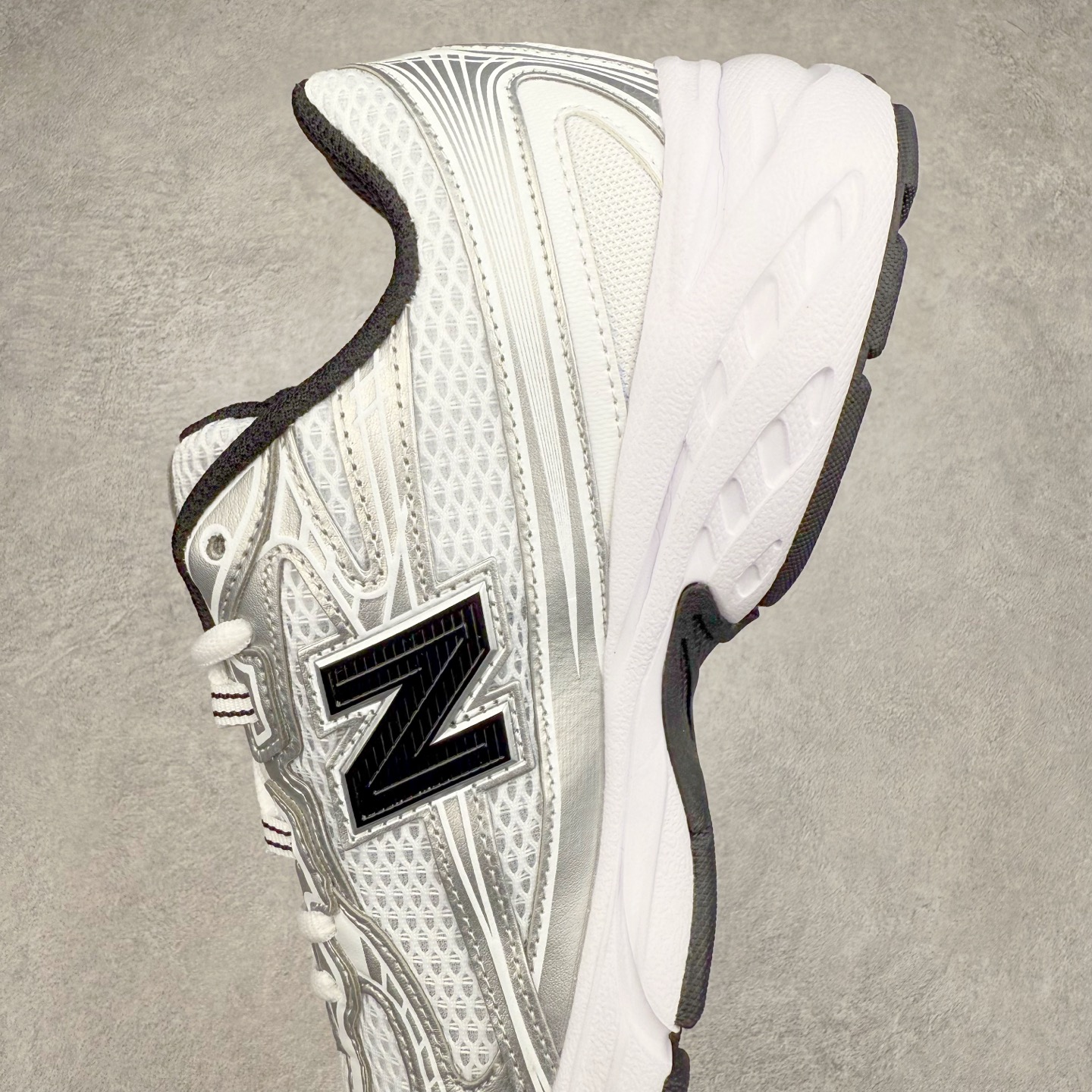 图片[7]-＃福利特价 New Balance MR740 NB新百伦系列复古老爹风休闲运动慢跑鞋 采用轻质牛剖革拼接透气网眼衬垫织物鞋面材质 T-Beam大底提供足步弓支撑 保持步态稳定#后跟搭载外露缓震胶 鞋身整体以各种深浅不一的灰色覆盖 鞋头以淡蓝色调装饰，网眼衬垫通过不规律的色块实现做旧的美感 泛黄的鞋底更是进一步增添了复古气息 尺码：36 37 37.5 38 38.5 39.5 40 40.5 41.5 42 42.5 43 44 45-选品中心