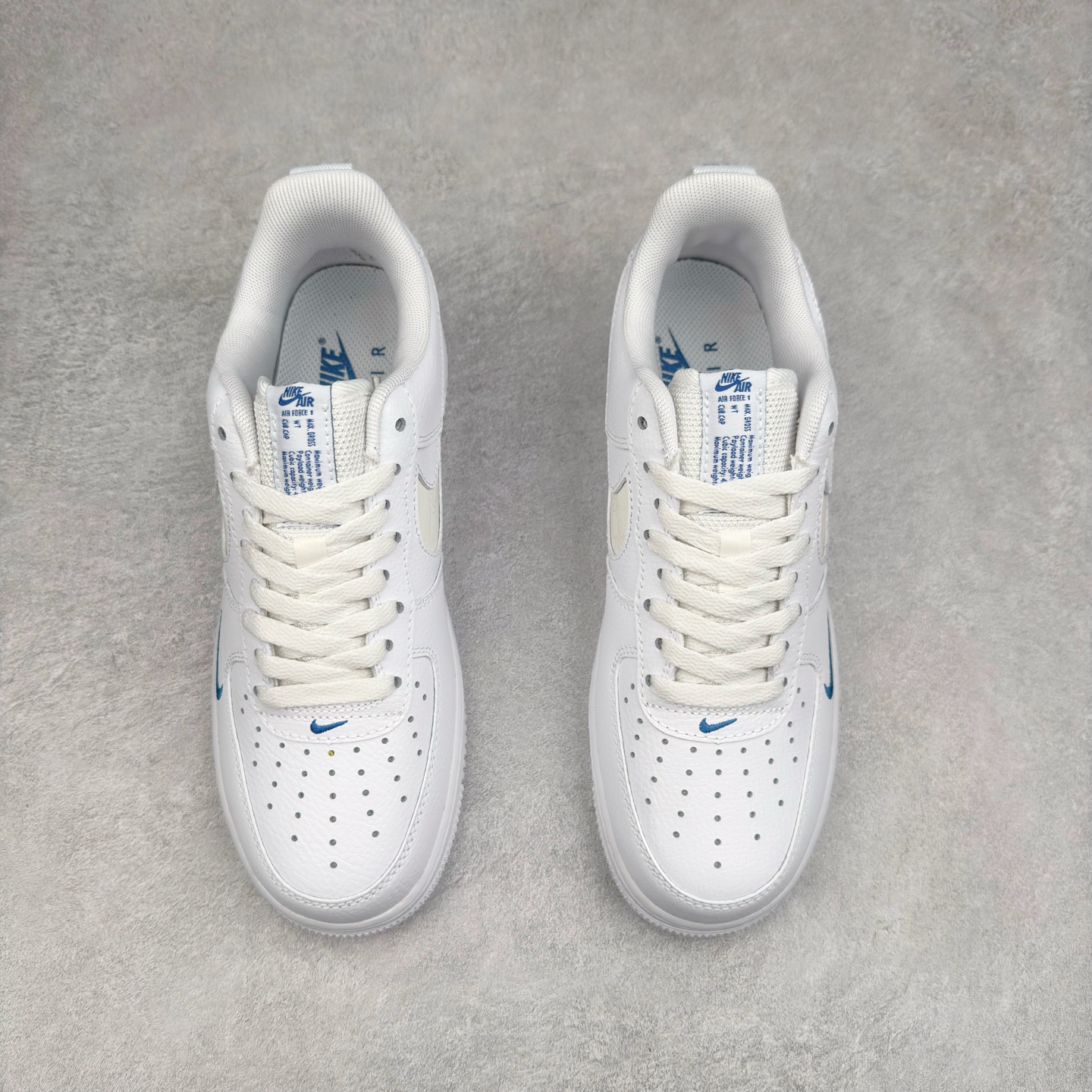 图片[2]-＃XT纯原 NK Air Force 1´07 Low 空军一号低帮百搭休闲运动板鞋 FB8971-100 顶级批次 2022全新楦头鞋型 鱼鳞大底 历时开发三个月 清洁度完美 二维码鞋标 内置芯片及solo气垫 大底高度及其弧度依照正品 钢印 logo刺绣 鞋口弧度 鞋头长度 鞋面冲孔 鞋垫背胶及钢印 完美鞋型对比正品 每一处都是细节满满 柔软、弹性十足的缓震性能和出色的中底设计 横跨复古与现代的外型结合 造就出风靡全球 三十多年的Force 1 直到今天还深受青睐 实拍调校N版已经零色差零失真 百分百还原实物色彩所见即所得 不存在货不对板色差等低级问题 选购参考实物拍摄 不混卖不参货 只用心做好货严格选品 承诺混一赔十 尺码：36 36.5 37.5 38 38.5 39 40 40.5 41 42 42.5 43 44 44.5 45-选品中心