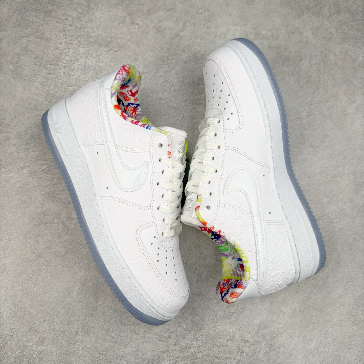 图片[3]-＃XT纯原 NK Air Force 1´07 Low 空军一号低帮百搭休闲运动板鞋 CU8870-117 顶级批次 2022全新楦头鞋型 鱼鳞大底 历时开发三个月 清洁度完美 二维码鞋标 内置芯片及solo气垫 大底高度及其弧度依照正品 钢印 logo刺绣 鞋口弧度 鞋头长度 鞋面冲孔 鞋垫背胶及钢印 完美鞋型对比正品 每一处都是细节满满 柔软、弹性十足的缓震性能和出色的中底设计 横跨复古与现代的外型结合 造就出风靡全球 三十多年的Force 1 直到今天还深受青睐 实拍调校N版已经零色差零失真 百分百还原实物色彩所见即所得 不存在货不对板色差等低级问题 选购参考实物拍摄 不混卖不参货 只用心做好货严格选品 承诺混一赔十 尺码：36 36.5 37.5 38 38.5 39 40 40.5 41 42 42.5 43 44 44.5 45-选品中心