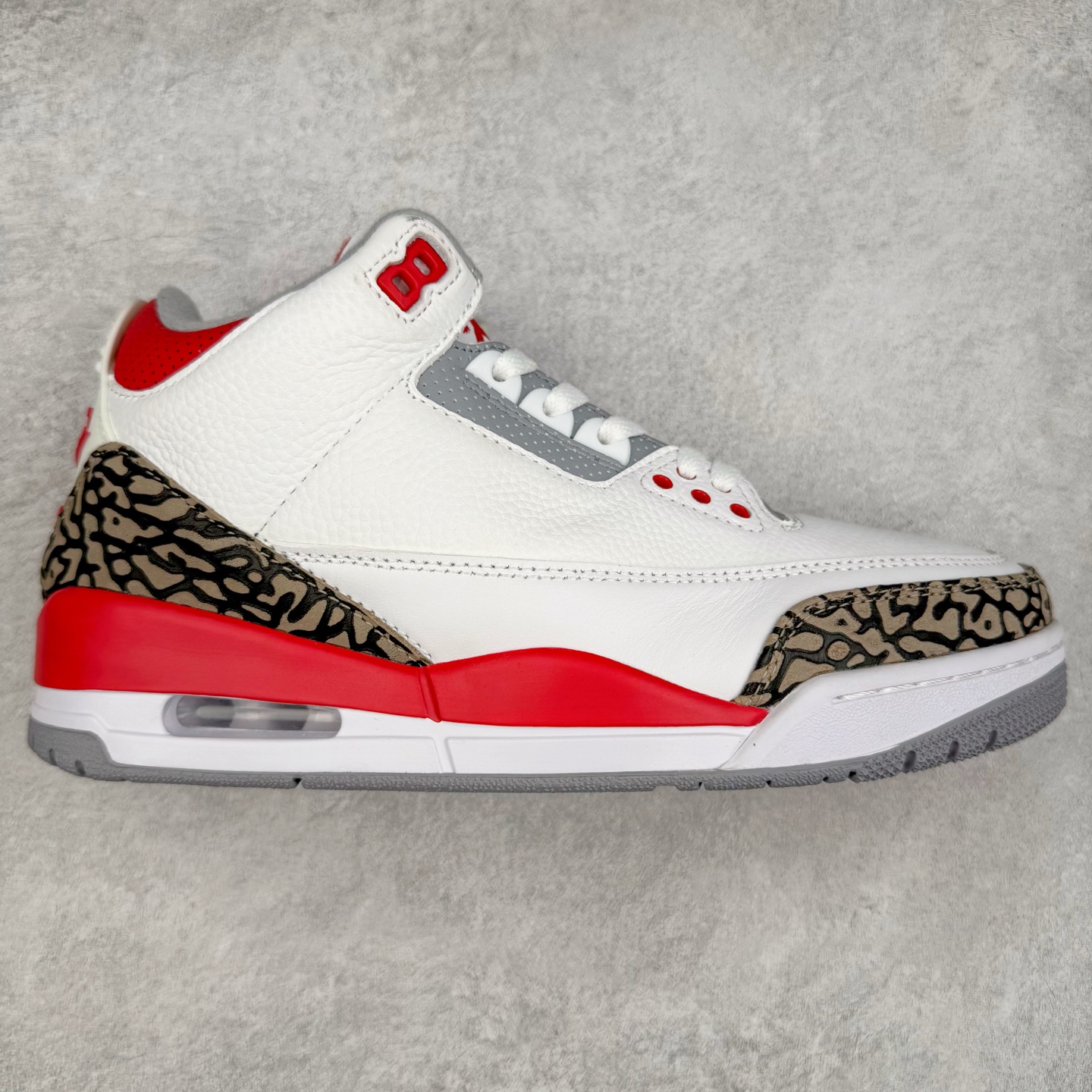 ＃FQ福利特价 Air Jordan AJ3 系列 口碑大厂出品 原纸板楦头开发 定制优质皮料 完美鞋型匹配公司货 正确TPU鞋舌锁扣 最新原厂底模 大底卡色咬花完美 鞋柜必备鞋款 终端现货供应 尺码：40 40.5 41 42 42.5 43 44 44.5 45 46-选品中心