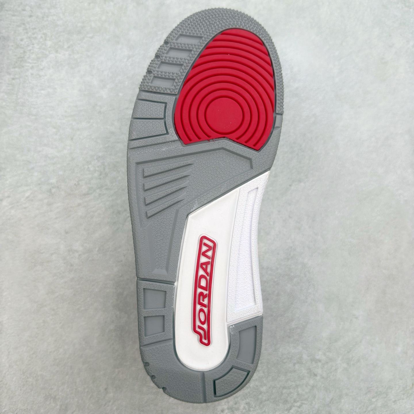 图片[9]-＃FQ福利特价 Air Jordan AJ3 系列 口碑大厂出品 原纸板楦头开发 定制优质皮料 完美鞋型匹配公司货 正确TPU鞋舌锁扣 最新原厂底模 大底卡色咬花完美 鞋柜必备鞋款 终端现货供应 尺码：40 40.5 41 42 42.5 43 44 44.5 45 46-选品中心