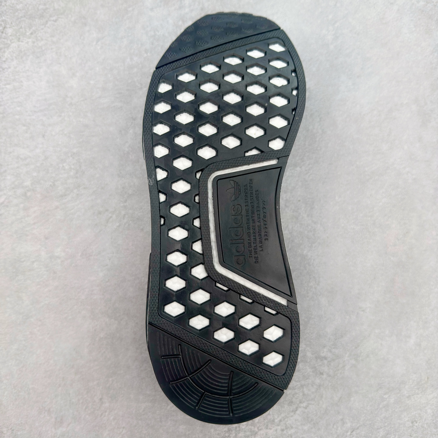 图片[9]-AD Originals NMD_R1 爆米花织物运动日常支撑低帮生活休闲鞋 HO2333 弹力针鞋织面 原高装弹Boost颗大粒底 缓震能性卓越 体质盈轻且冲抗击 整鞋双子的透气和性舒适完度美！尺码：36 36.5 37.5 38 38.5 39 40 40.5 41 42 42.5 43 44 44.5 45-选品中心