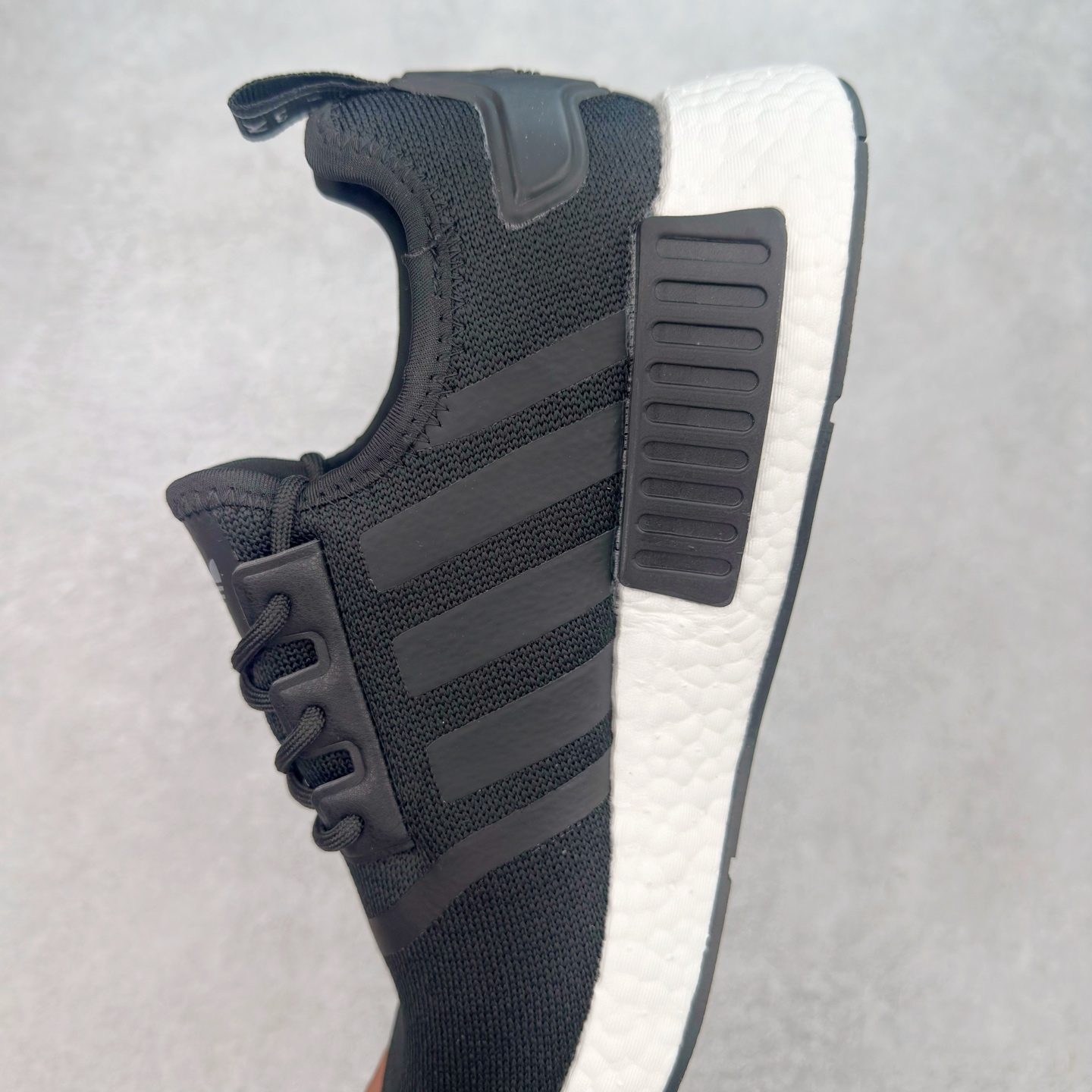 图片[7]-AD Originals NMD_R1 爆米花织物运动日常支撑低帮生活休闲鞋 HO2333 弹力针鞋织面 原高装弹Boost颗大粒底 缓震能性卓越 体质盈轻且冲抗击 整鞋双子的透气和性舒适完度美！尺码：36 36.5 37.5 38 38.5 39 40 40.5 41 42 42.5 43 44 44.5 45-选品中心