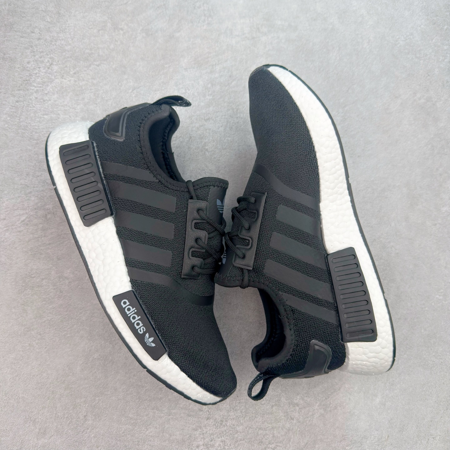 图片[3]-AD Originals NMD_R1 爆米花织物运动日常支撑低帮生活休闲鞋 HO2333 弹力针鞋织面 原高装弹Boost颗大粒底 缓震能性卓越 体质盈轻且冲抗击 整鞋双子的透气和性舒适完度美！尺码：36 36.5 37.5 38 38.5 39 40 40.5 41 42 42.5 43 44 44.5 45-选品中心