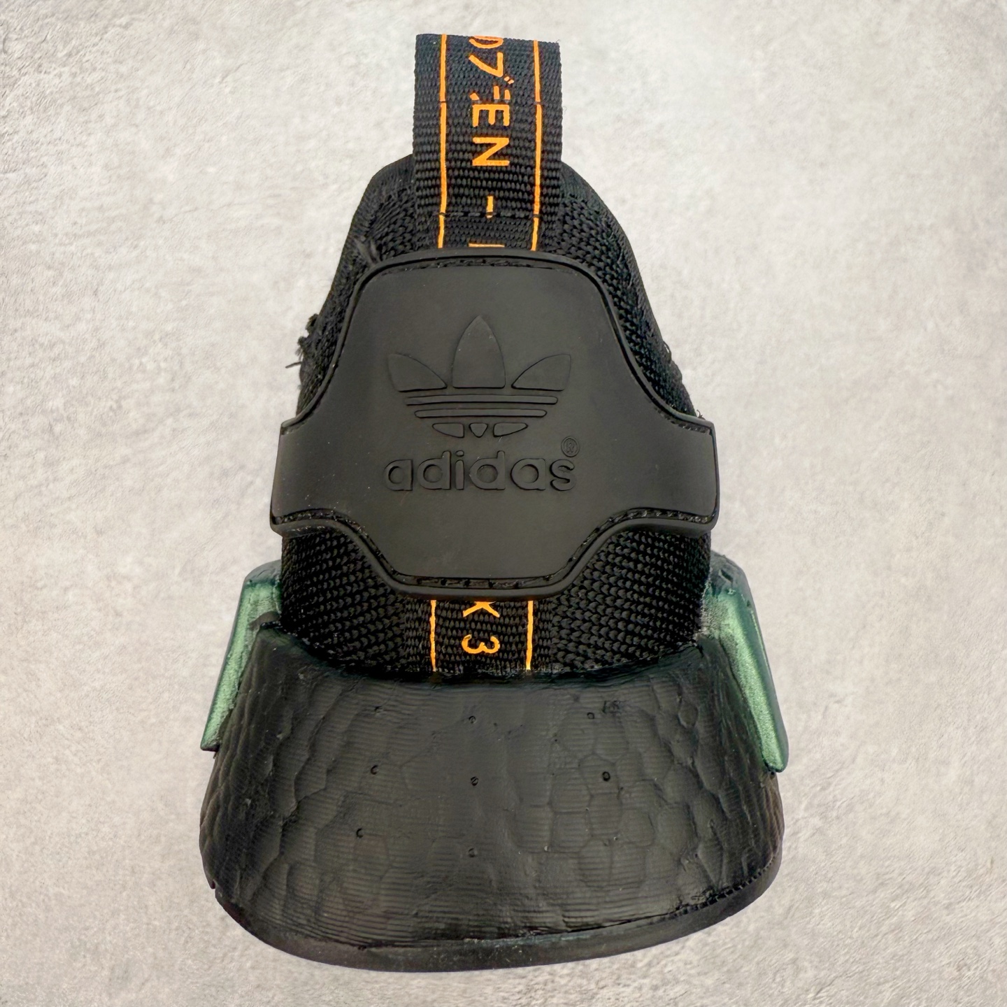 图片[8]-AD Originals NMD_R1 爆米花织物运动日常支撑低帮生活休闲鞋 FV8025 弹力针鞋织面 原高装弹Boost颗大粒底 缓震能性卓越 体质盈轻且冲抗击 整鞋双子的透气和性舒适完度美！尺码：36 36.5 37.5 38 38.5 39 40 40.5 41 42 42.5 43 44 44.5 45-选品中心