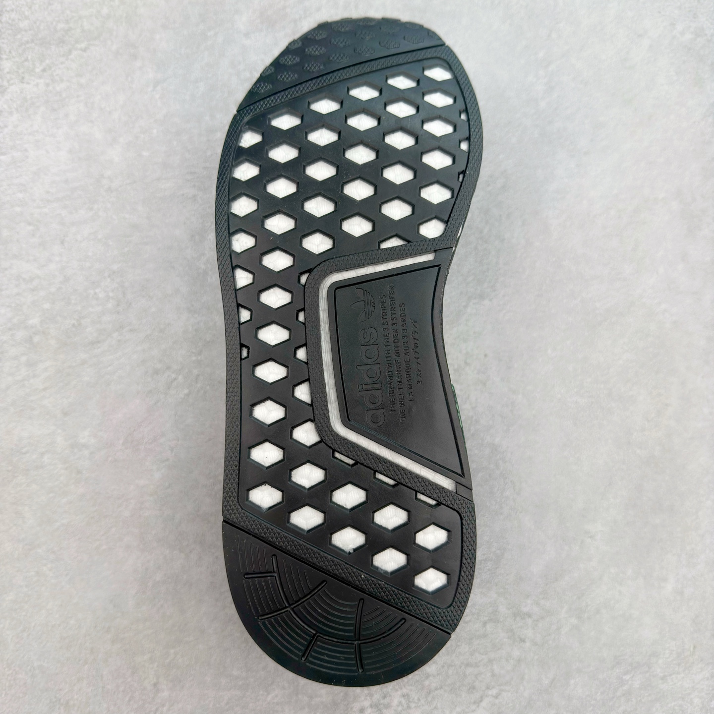 图片[9]-AD Originals NMD_R1 爆米花织物运动日常支撑低帮生活休闲鞋 FV8025 弹力针鞋织面 原高装弹Boost颗大粒底 缓震能性卓越 体质盈轻且冲抗击 整鞋双子的透气和性舒适完度美！尺码：36 36.5 37.5 38 38.5 39 40 40.5 41 42 42.5 43 44 44.5 45-选品中心