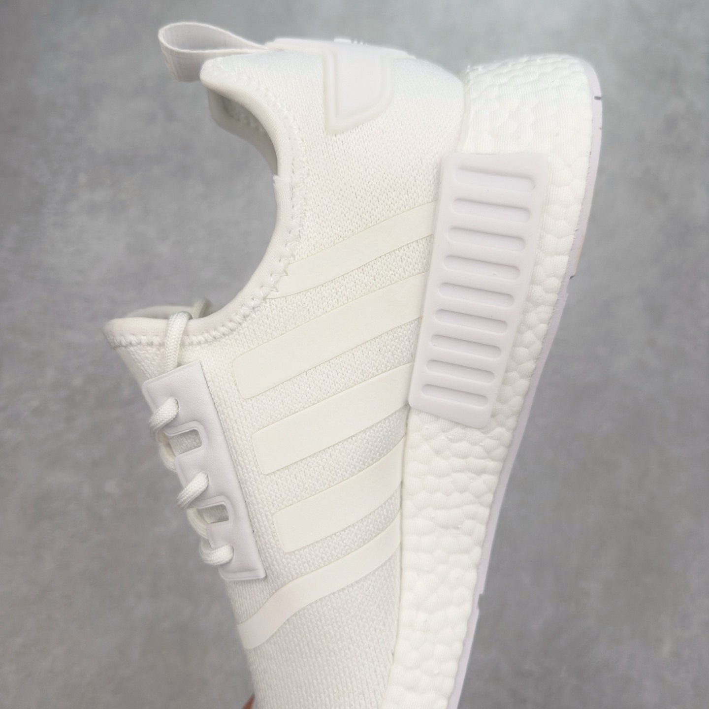 图片[7]-AD Originals NMD_R1 爆米花织物运动日常支撑低帮生活休闲鞋 GZ9259 弹力针鞋织面 原高装弹Boost颗大粒底 缓震能性卓越 体质盈轻且冲抗击 整鞋双子的透气和性舒适完度美！尺码：36 36.5 37.5 38 38.5 39 40 40.5 41 42 42.5 43 44 44.5 45-选品中心