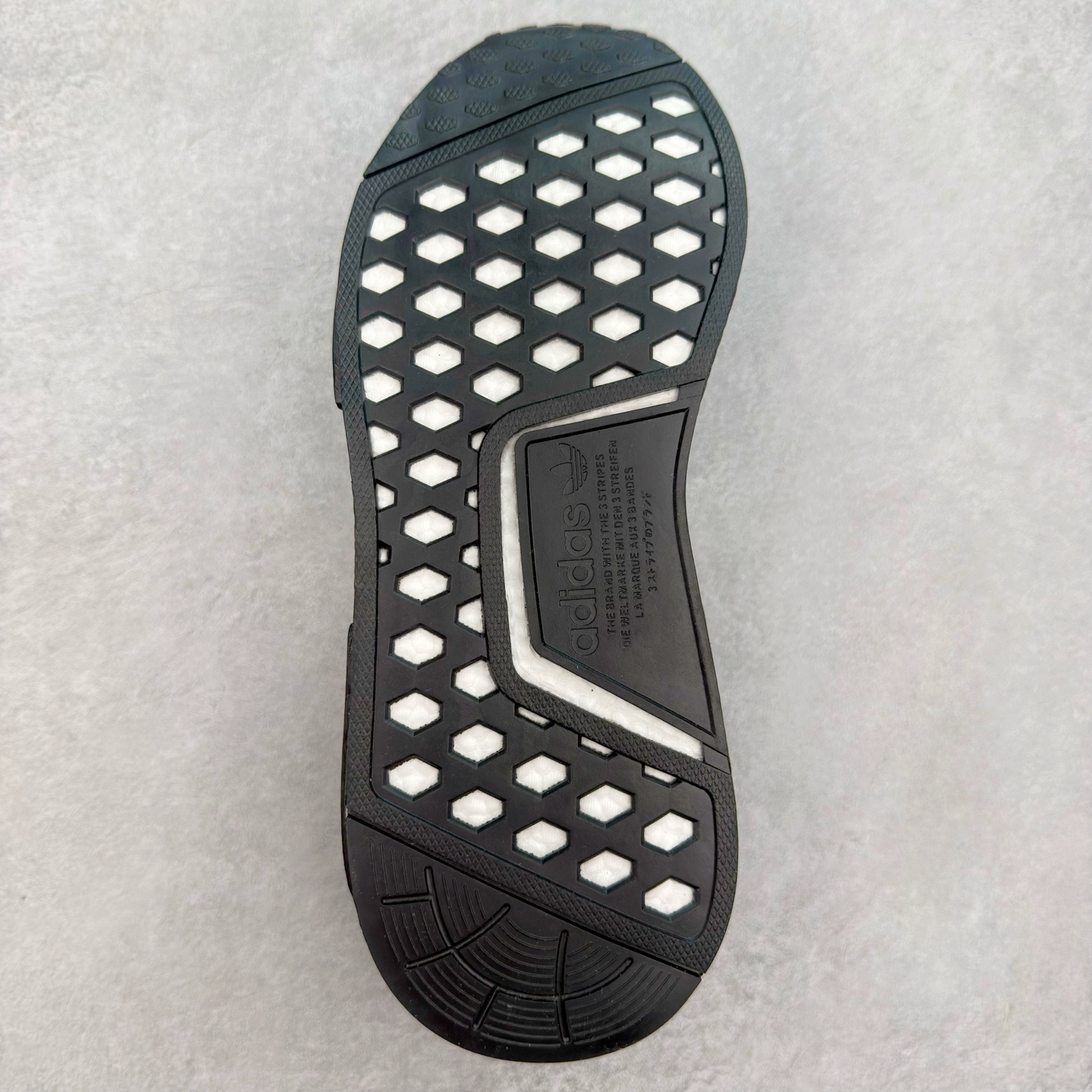 图片[9]-AD Originals NMD_R1 爆米花织物运动日常支撑低帮生活休闲鞋 IE6000 弹力针鞋织面 原高装弹Boost颗大粒底 缓震能性卓越 体质盈轻且冲抗击 整鞋双子的透气和性舒适完度美！尺码：36 36.5 37.5 38 38.5 39 40 40.5 41 42 42.5 43 44 44.5 45-选品中心