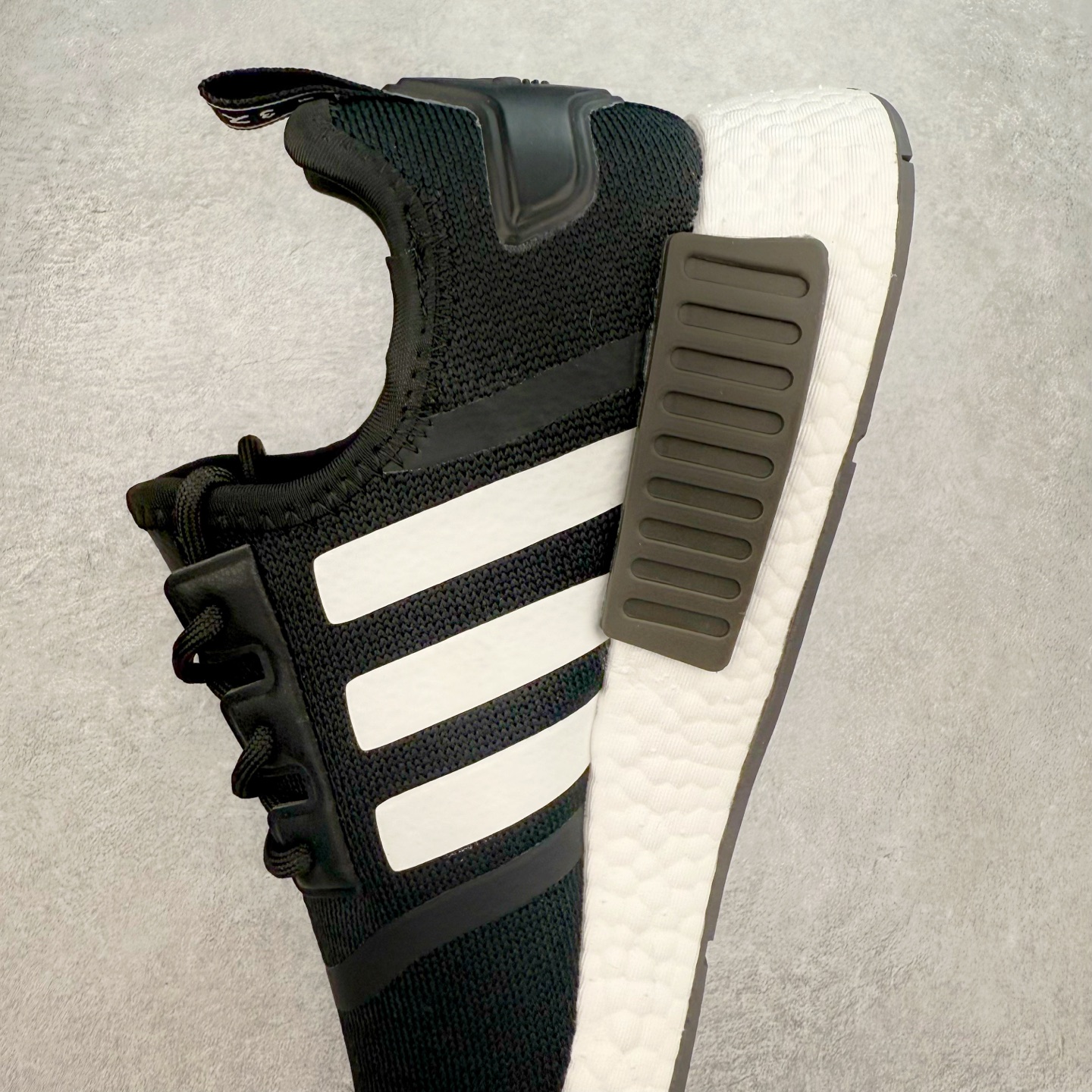 图片[7]-AD Originals NMD_R1 爆米花织物运动日常支撑低帮生活休闲鞋 GZ9258 弹力针鞋织面 原高装弹Boost颗大粒底 缓震能性卓越 体质盈轻且冲抗击 整鞋双子的透气和性舒适完度美！尺码：36 36.5 37.5 38 38.5 39 40 40.5 41 42 42.5 43 44 44.5 45-选品中心