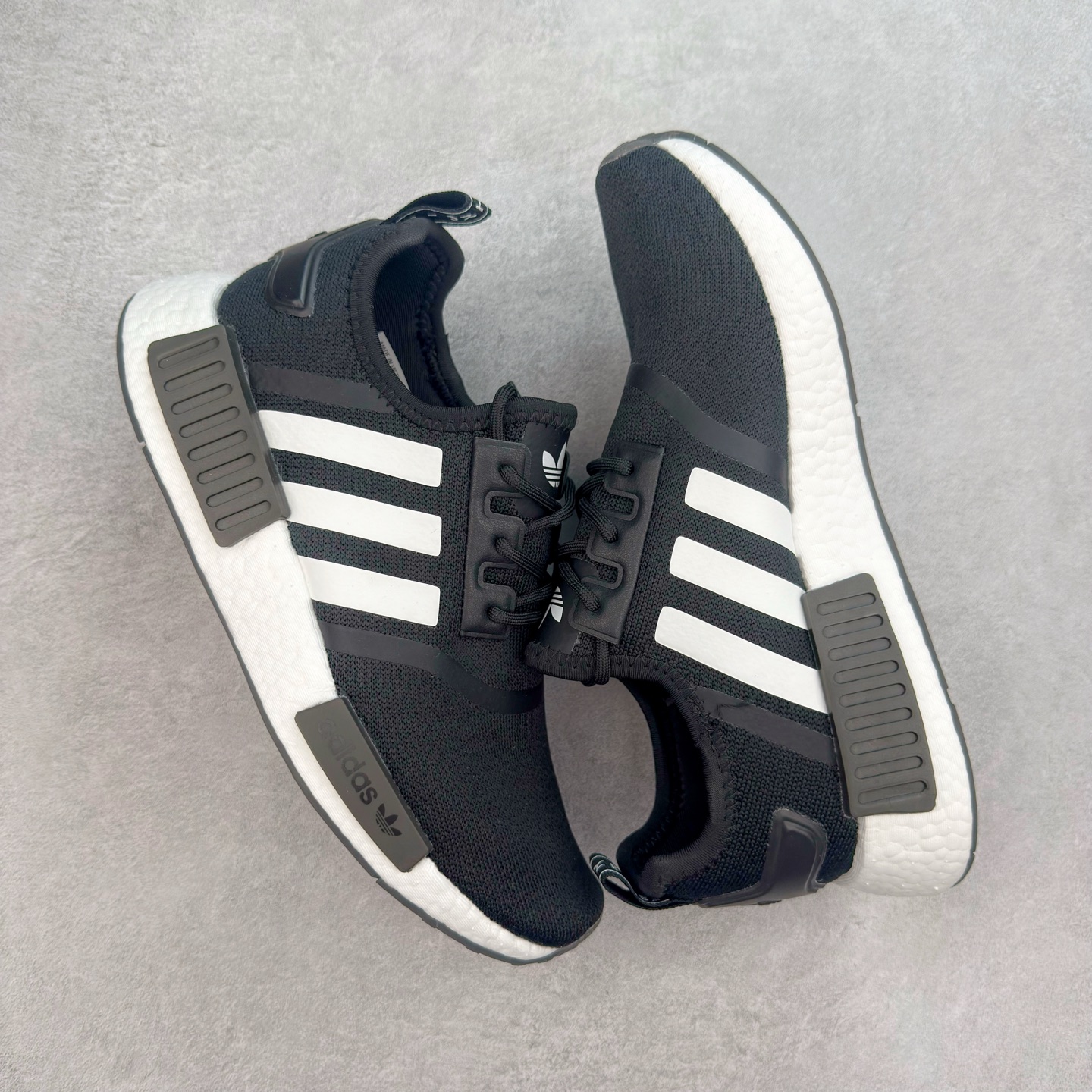 图片[3]-AD Originals NMD_R1 爆米花织物运动日常支撑低帮生活休闲鞋 GZ9258 弹力针鞋织面 原高装弹Boost颗大粒底 缓震能性卓越 体质盈轻且冲抗击 整鞋双子的透气和性舒适完度美！尺码：36 36.5 37.5 38 38.5 39 40 40.5 41 42 42.5 43 44 44.5 45-选品中心