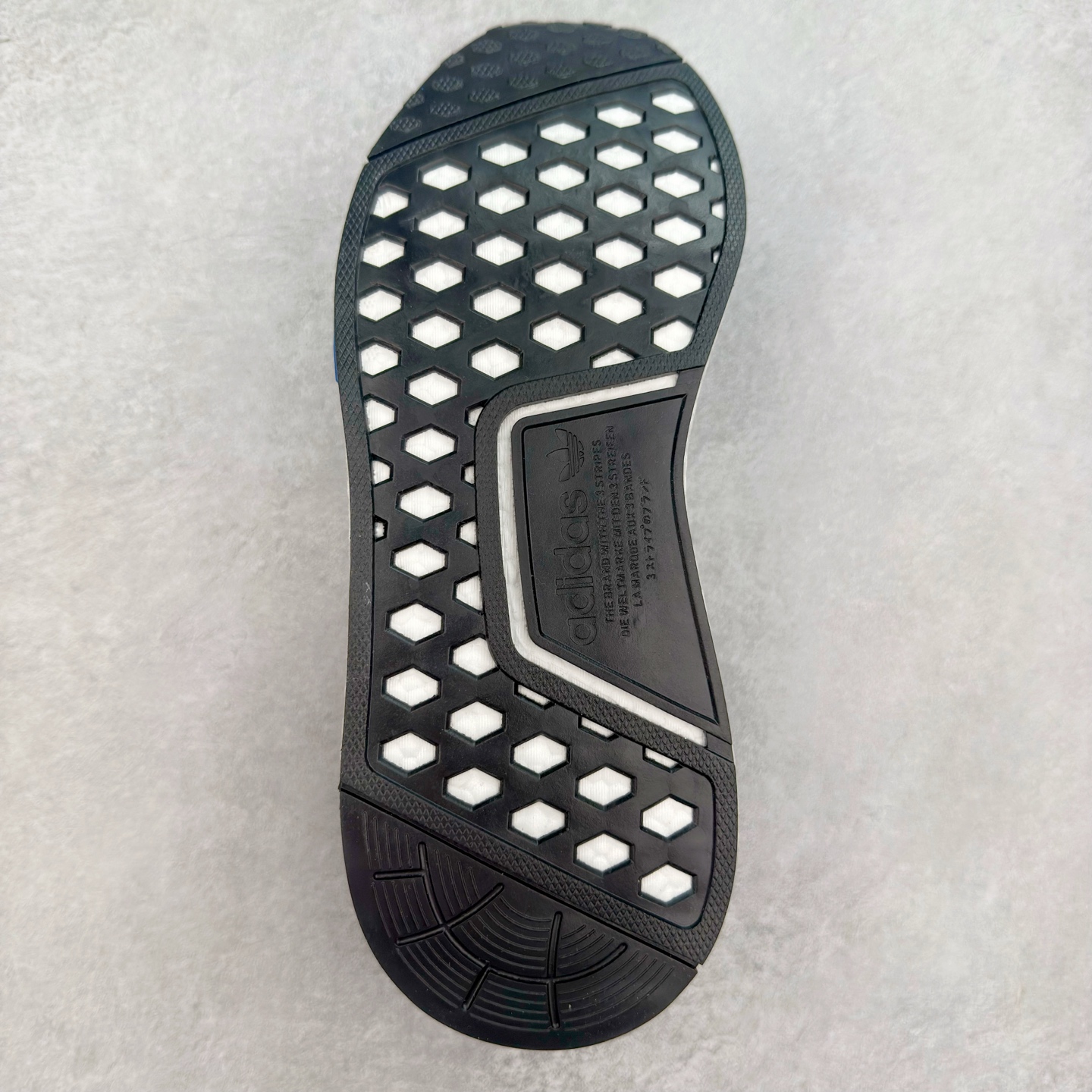 图片[9]-AD Originals NMD_R1 爆米花织物运动日常支撑低帮生活休闲鞋 GZ7922 弹力针鞋织面 原高装弹Boost颗大粒底 缓震能性卓越 体质盈轻且冲抗击 整鞋双子的透气和性舒适完度美！尺码：36 36.5 37.5 38 38.5 39 40 40.5 41 42 42.5 43 44 44.5 45-选品中心