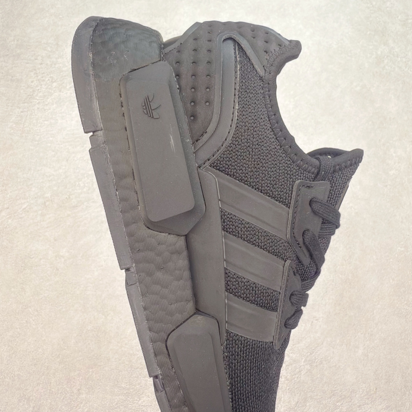 图片[6]-AD Originals NMD_R1 爆米花织物运动日常支撑低帮生活休闲鞋 IE4556 弹力针鞋织面 原高装弹Boost颗大粒底 缓震能性卓越 体质盈轻且冲抗击 整鞋双子的透气和性舒适完度美！尺码：36 36.5 37.5 38 38.5 39 40 40.5 41 42 42.5 43 44 44.5 45-选品中心