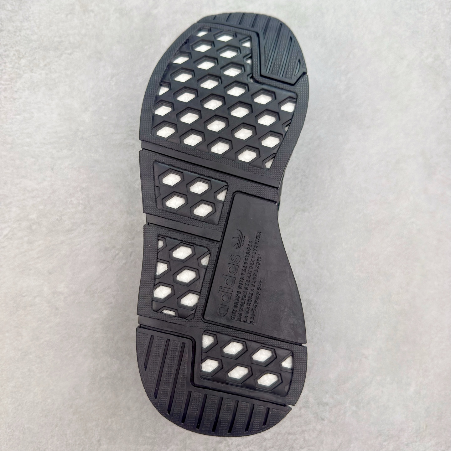 图片[9]-AD Originals NMD_R1 爆米花织物运动日常支撑低帮生活休闲鞋 IE4556 弹力针鞋织面 原高装弹Boost颗大粒底 缓震能性卓越 体质盈轻且冲抗击 整鞋双子的透气和性舒适完度美！尺码：36 36.5 37.5 38 38.5 39 40 40.5 41 42 42.5 43 44 44.5 45-选品中心