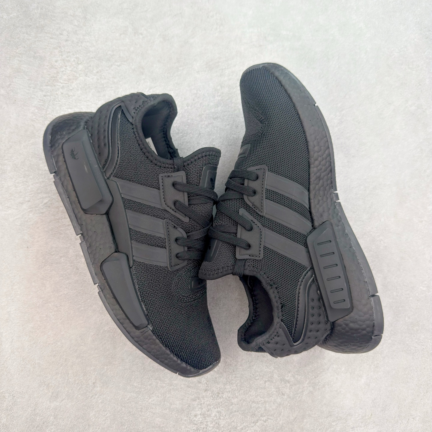 图片[3]-AD Originals NMD_R1 爆米花织物运动日常支撑低帮生活休闲鞋 IE4556 弹力针鞋织面 原高装弹Boost颗大粒底 缓震能性卓越 体质盈轻且冲抗击 整鞋双子的透气和性舒适完度美！尺码：36 36.5 37.5 38 38.5 39 40 40.5 41 42 42.5 43 44 44.5 45-选品中心