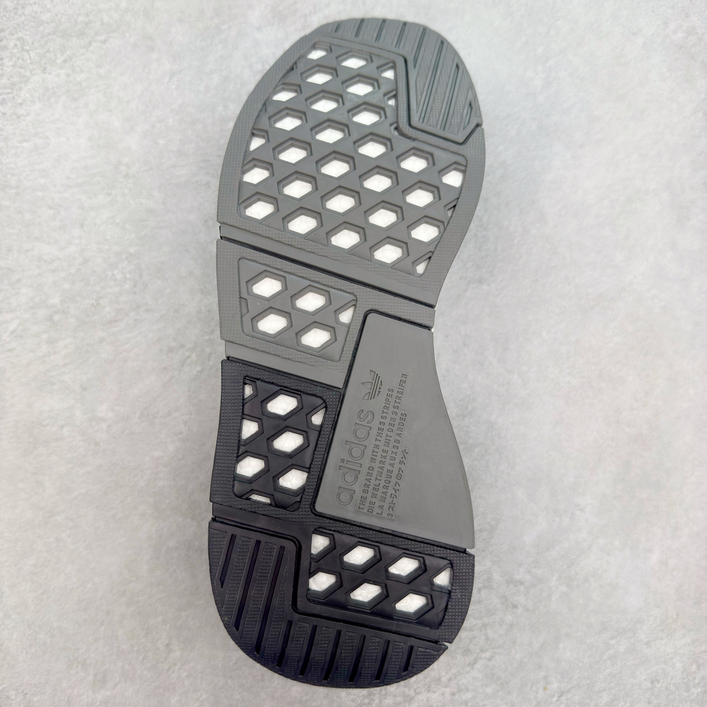 图片[9]-AD Originals NMD_R1 爆米花织物运动日常支撑低帮生活休闲鞋 IE4559 弹力针鞋织面 原高装弹Boost颗大粒底 缓震能性卓越 体质盈轻且冲抗击 整鞋双子的透气和性舒适完度美！尺码：36 36.5 37.5 38 38.5 39 40 40.5 41 42 42.5 43 44 44.5 45-选品中心