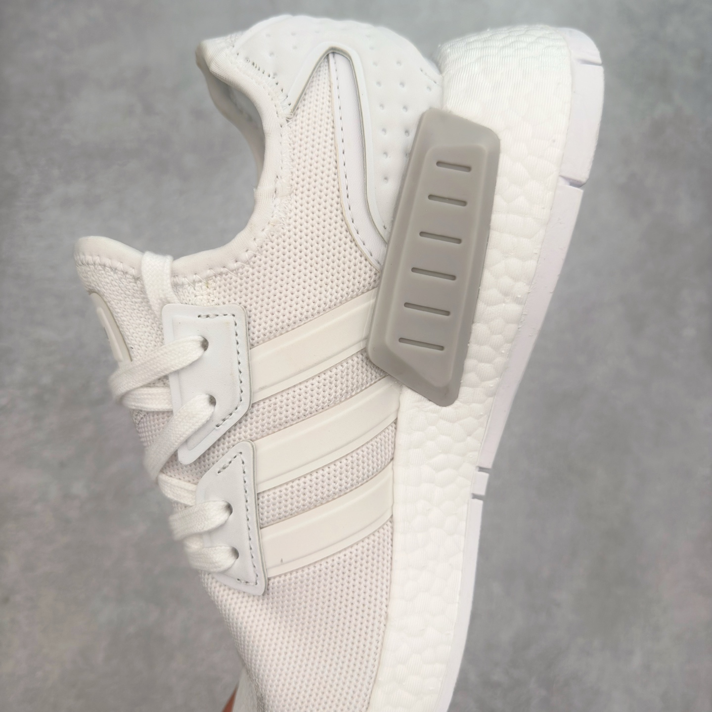 图片[7]-AD Originals NMD_R1 爆米花织物运动日常支撑低帮生活休闲鞋 IE4557 弹力针鞋织面 原高装弹Boost颗大粒底 缓震能性卓越 体质盈轻且冲抗击 整鞋双子的透气和性舒适完度美！尺码：36 36.5 37.5 38 38.5 39 40 40.5 41 42 42.5 43 44 44.5 45-选品中心