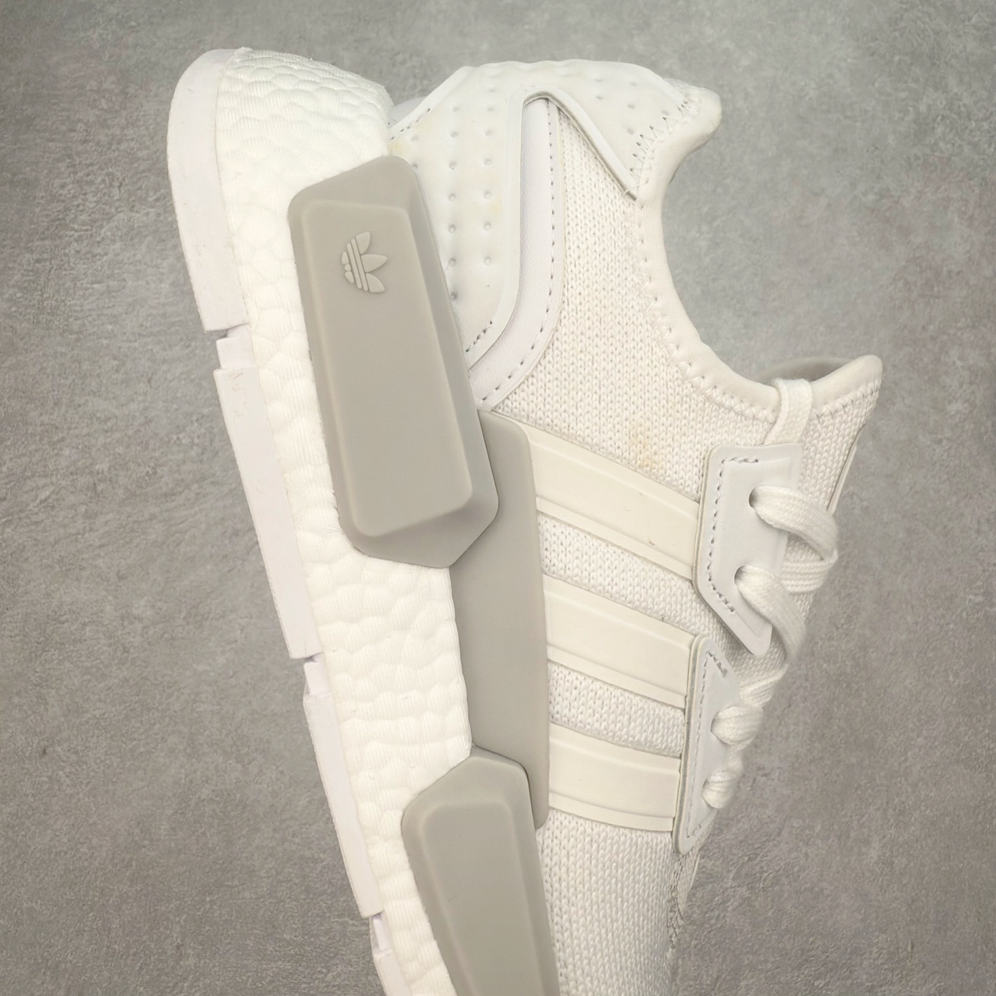 图片[6]-AD Originals NMD_R1 爆米花织物运动日常支撑低帮生活休闲鞋 IE4557 弹力针鞋织面 原高装弹Boost颗大粒底 缓震能性卓越 体质盈轻且冲抗击 整鞋双子的透气和性舒适完度美！尺码：36 36.5 37.5 38 38.5 39 40 40.5 41 42 42.5 43 44 44.5 45-选品中心