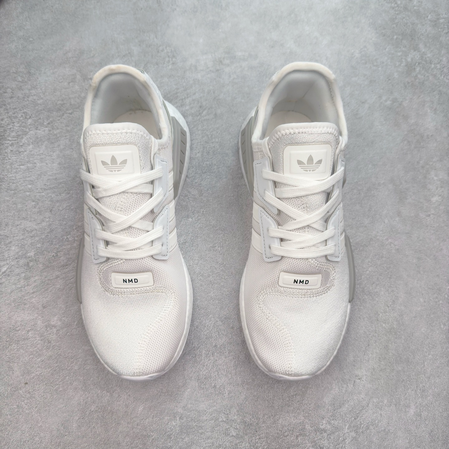 图片[2]-AD Originals NMD_R1 爆米花织物运动日常支撑低帮生活休闲鞋 IE4557 弹力针鞋织面 原高装弹Boost颗大粒底 缓震能性卓越 体质盈轻且冲抗击 整鞋双子的透气和性舒适完度美！尺码：36 36.5 37.5 38 38.5 39 40 40.5 41 42 42.5 43 44 44.5 45-选品中心