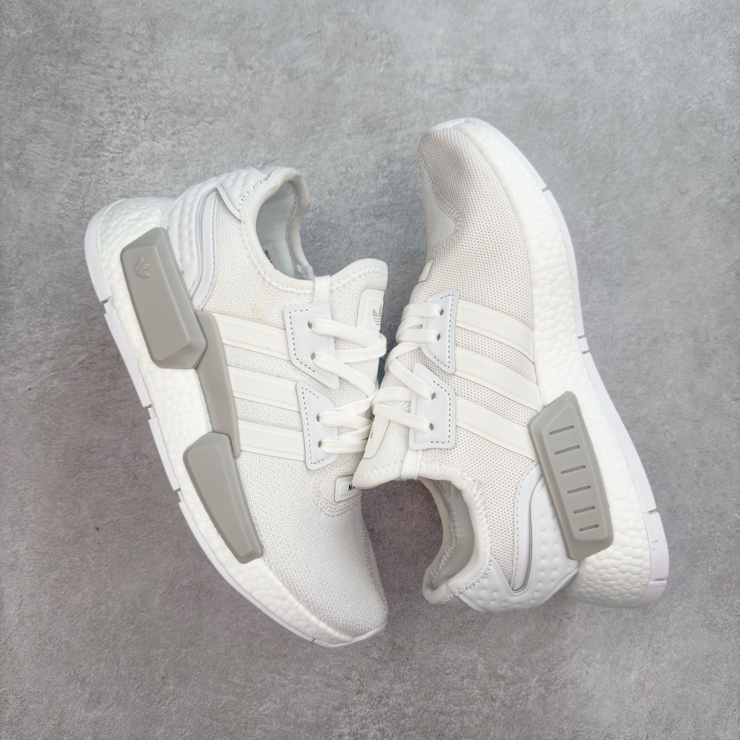 图片[3]-AD Originals NMD_R1 爆米花织物运动日常支撑低帮生活休闲鞋 IE4557 弹力针鞋织面 原高装弹Boost颗大粒底 缓震能性卓越 体质盈轻且冲抗击 整鞋双子的透气和性舒适完度美！尺码：36 36.5 37.5 38 38.5 39 40 40.5 41 42 42.5 43 44 44.5 45-选品中心