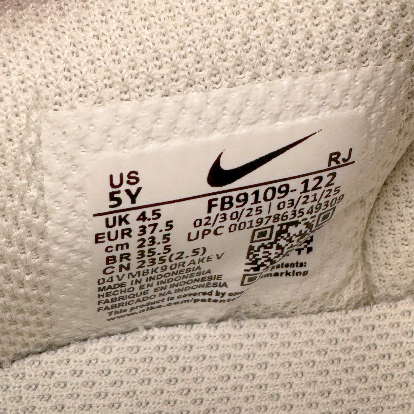 图片[11]-＃YC纯原 NK Dunk Low 香芋紫 FB9109-122 实力大厂出品 新配色陆续开发 利润个位数只为口碑 全套原纸板楦头开发 确保原汁原味 完美呈现DUNK版型 一比一鞋头弧度高度鞋身弧度 此版本只针对中端市场 皮料材质有所更替 其他数据细节工艺流程均保持一致 绝不口嗨 细节品控鞋型随意对比 独家私模官方第六代原厂航空铝磨具打磨大底 鞋头坡度极致还原 无解鞋型 原盒原配 圈内天花板工艺 原厂玻璃冲刀 超高清洁度 全鞋零毛边皮料切割 原厂中底布点胶 中底布拉帮走线遵循公司 尺码：35.5 36 36.5 37.5 38 38.5 39 40-选品中心