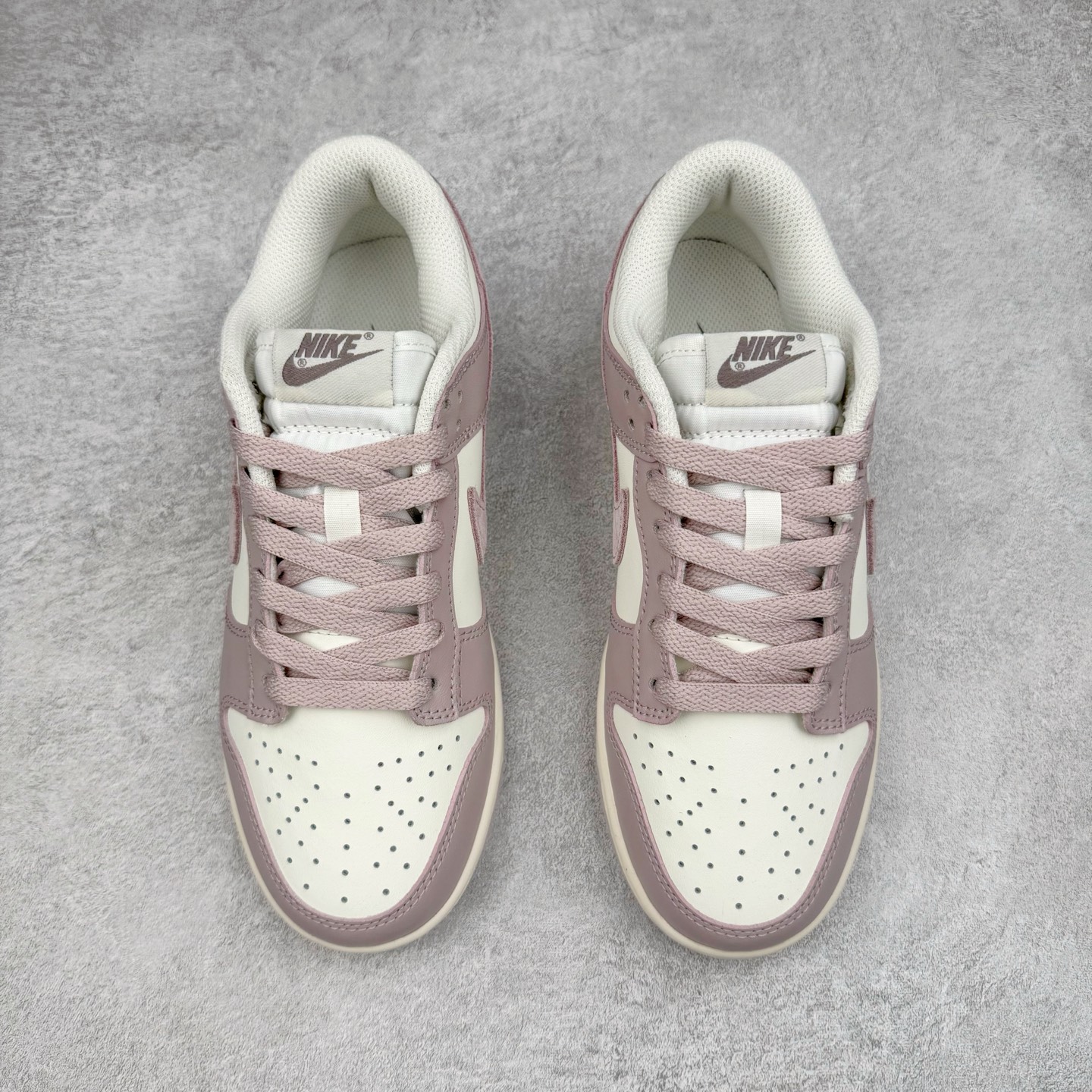 图片[2]-＃YC纯原 NK Dunk Low 香芋紫 FB9109-122 实力大厂出品 新配色陆续开发 利润个位数只为口碑 全套原纸板楦头开发 确保原汁原味 完美呈现DUNK版型 一比一鞋头弧度高度鞋身弧度 此版本只针对中端市场 皮料材质有所更替 其他数据细节工艺流程均保持一致 绝不口嗨 细节品控鞋型随意对比 独家私模官方第六代原厂航空铝磨具打磨大底 鞋头坡度极致还原 无解鞋型 原盒原配 圈内天花板工艺 原厂玻璃冲刀 超高清洁度 全鞋零毛边皮料切割 原厂中底布点胶 中底布拉帮走线遵循公司 尺码：35.5 36 36.5 37.5 38 38.5 39 40-选品中心