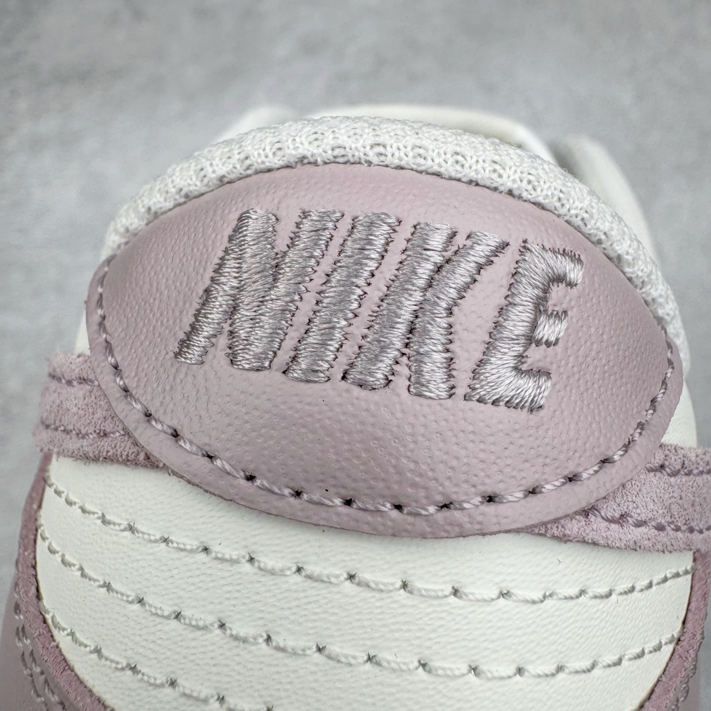 图片[14]-＃YC纯原 NK Dunk Low 香芋紫 FB9109-122 实力大厂出品 新配色陆续开发 利润个位数只为口碑 全套原纸板楦头开发 确保原汁原味 完美呈现DUNK版型 一比一鞋头弧度高度鞋身弧度 此版本只针对中端市场 皮料材质有所更替 其他数据细节工艺流程均保持一致 绝不口嗨 细节品控鞋型随意对比 独家私模官方第六代原厂航空铝磨具打磨大底 鞋头坡度极致还原 无解鞋型 原盒原配 圈内天花板工艺 原厂玻璃冲刀 超高清洁度 全鞋零毛边皮料切割 原厂中底布点胶 中底布拉帮走线遵循公司 尺码：35.5 36 36.5 37.5 38 38.5 39 40-选品中心