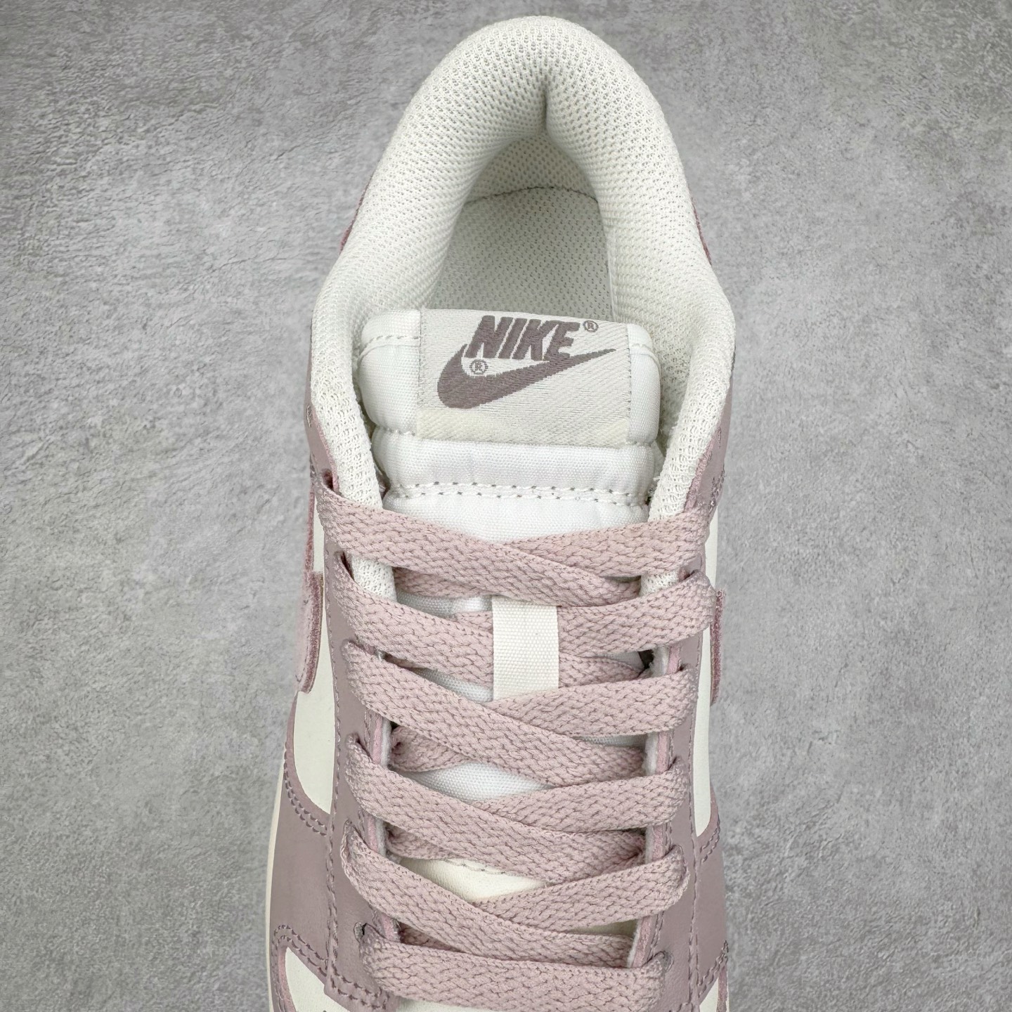 图片[5]-＃YC纯原 NK Dunk Low 香芋紫 FB9109-122 实力大厂出品 新配色陆续开发 利润个位数只为口碑 全套原纸板楦头开发 确保原汁原味 完美呈现DUNK版型 一比一鞋头弧度高度鞋身弧度 此版本只针对中端市场 皮料材质有所更替 其他数据细节工艺流程均保持一致 绝不口嗨 细节品控鞋型随意对比 独家私模官方第六代原厂航空铝磨具打磨大底 鞋头坡度极致还原 无解鞋型 原盒原配 圈内天花板工艺 原厂玻璃冲刀 超高清洁度 全鞋零毛边皮料切割 原厂中底布点胶 中底布拉帮走线遵循公司 尺码：35.5 36 36.5 37.5 38 38.5 39 40-选品中心