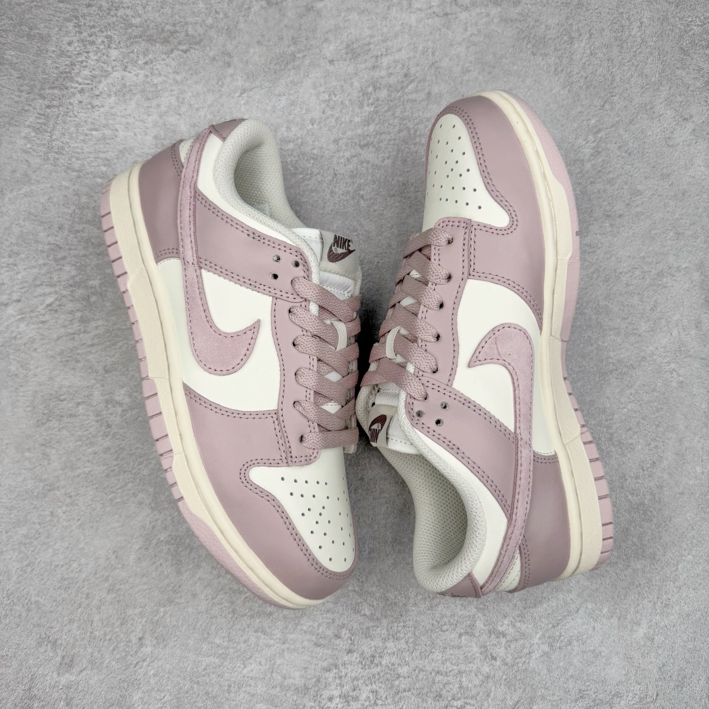 图片[3]-＃YC纯原 NK Dunk Low 香芋紫 FB9109-122 实力大厂出品 新配色陆续开发 利润个位数只为口碑 全套原纸板楦头开发 确保原汁原味 完美呈现DUNK版型 一比一鞋头弧度高度鞋身弧度 此版本只针对中端市场 皮料材质有所更替 其他数据细节工艺流程均保持一致 绝不口嗨 细节品控鞋型随意对比 独家私模官方第六代原厂航空铝磨具打磨大底 鞋头坡度极致还原 无解鞋型 原盒原配 圈内天花板工艺 原厂玻璃冲刀 超高清洁度 全鞋零毛边皮料切割 原厂中底布点胶 中底布拉帮走线遵循公司 尺码：35.5 36 36.5 37.5 38 38.5 39 40-选品中心