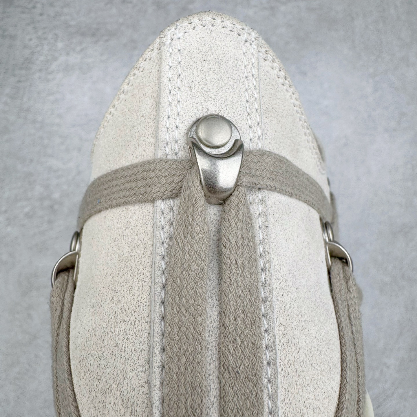 图片[10]-＃GD广顶 Rick Owens Drkshdw 瑞克·欧文斯低帮皮面时尚运动板鞋 绑带浅灰 二级市场已经7K以上 平台客户随意卖四位数 RO广东原厂出品 纯原天花板 原版一比一复刻 冲正绝不翻车 还原度达到百分之98以上 原楦开发纸版版型 ZP拆解原版1：1复模裁片纸版 力求做到0错位 这样才能达到和zp一致的鞋型味道 采用进口cnc数控机床开发对版独家tpu奶香大底 区别于市场所有版本 zp同源全头层粒面小牛皮 达到和zp一致手感 原厂进口细纹布 万邦订购原厂高弹粉红色海绵 内里搭配软质细腻羊皮 TPU高密度大底 软硬度透光度高已经测试和原版一致 尺码：39 40 41 42 43 44 45 46-选品中心