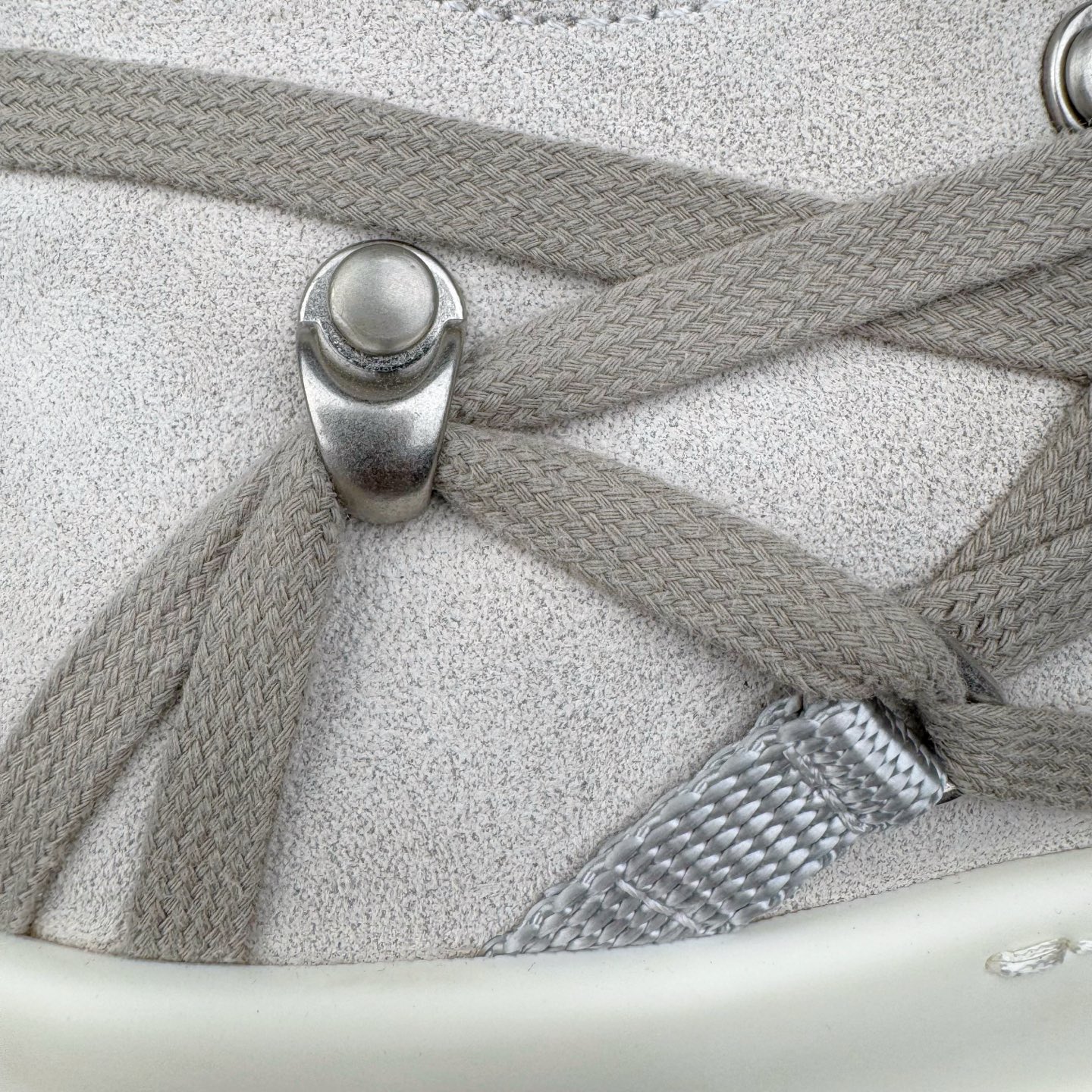 图片[17]-＃GD广顶 Rick Owens Drkshdw 瑞克·欧文斯低帮皮面时尚运动板鞋 绑带浅灰 二级市场已经7K以上 平台客户随意卖四位数 RO广东原厂出品 纯原天花板 原版一比一复刻 冲正绝不翻车 还原度达到百分之98以上 原楦开发纸版版型 ZP拆解原版1：1复模裁片纸版 力求做到0错位 这样才能达到和zp一致的鞋型味道 采用进口cnc数控机床开发对版独家tpu奶香大底 区别于市场所有版本 zp同源全头层粒面小牛皮 达到和zp一致手感 原厂进口细纹布 万邦订购原厂高弹粉红色海绵 内里搭配软质细腻羊皮 TPU高密度大底 软硬度透光度高已经测试和原版一致 尺码：39 40 41 42 43 44 45 46-选品中心