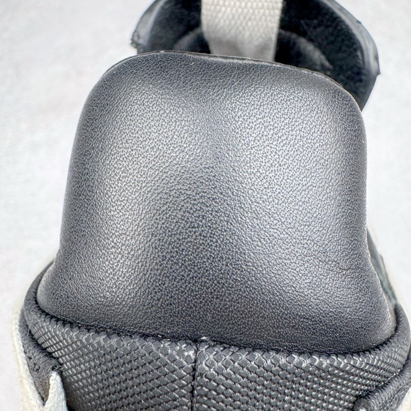 图片[16]-＃GD广顶 Moncler Trailgrip Gore-Tex 蒙口越野旅行系列低帮厚底轻量户外登山运动鞋 盟可睐MONCLER TRAILGRIP 鞋履新季系列 前卫设计碰撞实用科技 轻盈面料无惧炎热夏季 Trailgrip运动鞋作为盟可睐Moncler的秋冬新作横空出世 融蕴品牌山地基因 运用科技前沿技术 征服野外复杂地形 醒目的胎纹设计搭配弧形橡胶鞋头 确保经久耐穿 为山野探险与都市畅游提供高效防护 Trailgrip 2023春夏系列将在既有的实用性基础之上 推出全新配色 并采用更轻材质 尺码：36 37 38 39 40 41 42 43 44 45-选品中心