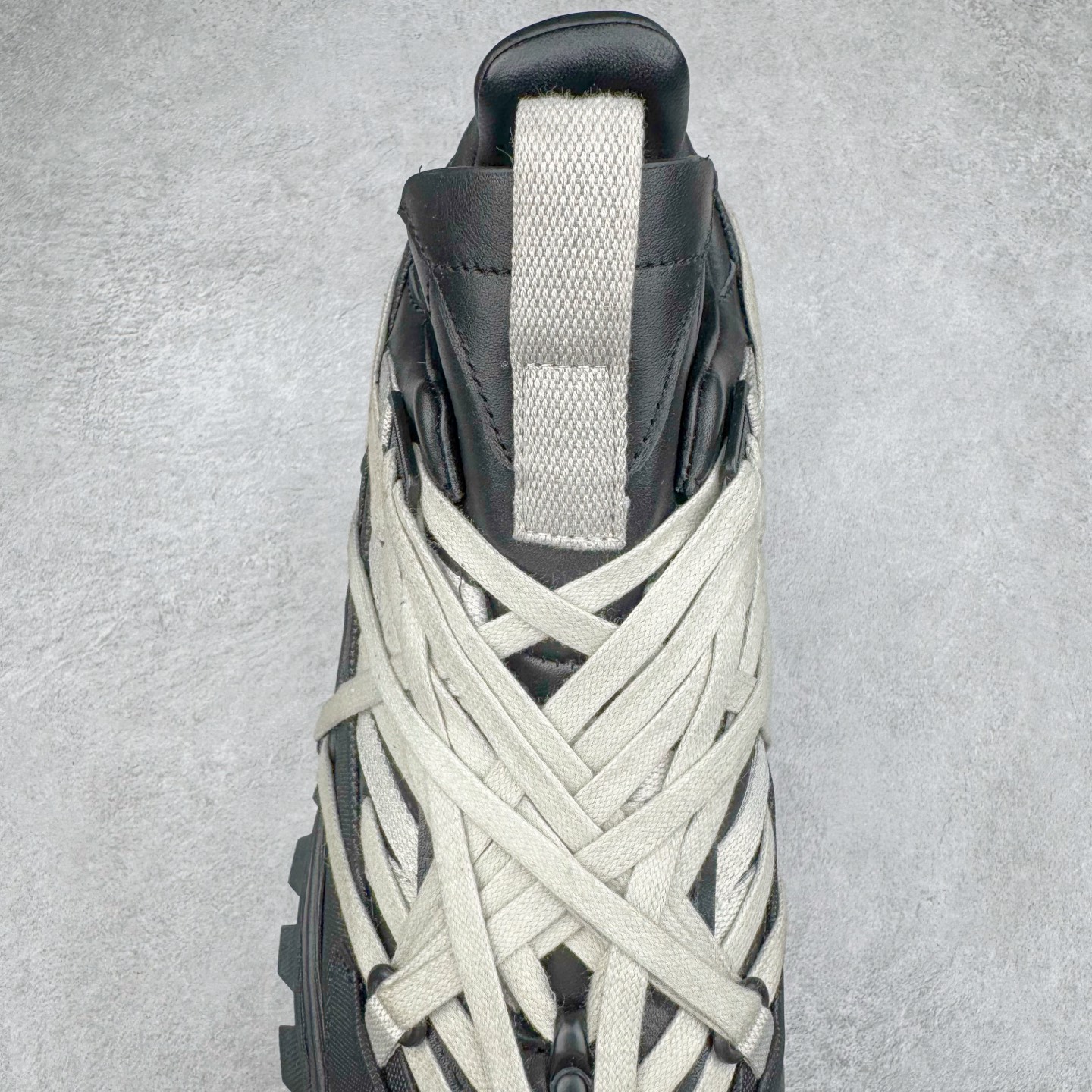 图片[5]-＃GD广顶 Moncler Trailgrip Gore-Tex 蒙口越野旅行系列低帮厚底轻量户外登山运动鞋 盟可睐MONCLER TRAILGRIP 鞋履新季系列 前卫设计碰撞实用科技 轻盈面料无惧炎热夏季 Trailgrip运动鞋作为盟可睐Moncler的秋冬新作横空出世 融蕴品牌山地基因 运用科技前沿技术 征服野外复杂地形 醒目的胎纹设计搭配弧形橡胶鞋头 确保经久耐穿 为山野探险与都市畅游提供高效防护 Trailgrip 2023春夏系列将在既有的实用性基础之上 推出全新配色 并采用更轻材质 尺码：36 37 38 39 40 41 42 43 44 45-选品中心