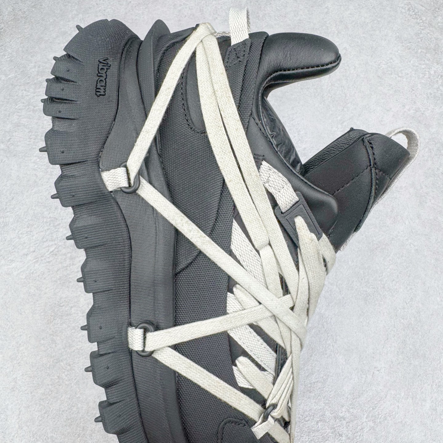 图片[6]-＃GD广顶 Moncler Trailgrip Gore-Tex 蒙口越野旅行系列低帮厚底轻量户外登山运动鞋 盟可睐MONCLER TRAILGRIP 鞋履新季系列 前卫设计碰撞实用科技 轻盈面料无惧炎热夏季 Trailgrip运动鞋作为盟可睐Moncler的秋冬新作横空出世 融蕴品牌山地基因 运用科技前沿技术 征服野外复杂地形 醒目的胎纹设计搭配弧形橡胶鞋头 确保经久耐穿 为山野探险与都市畅游提供高效防护 Trailgrip 2023春夏系列将在既有的实用性基础之上 推出全新配色 并采用更轻材质 尺码：36 37 38 39 40 41 42 43 44 45-选品中心