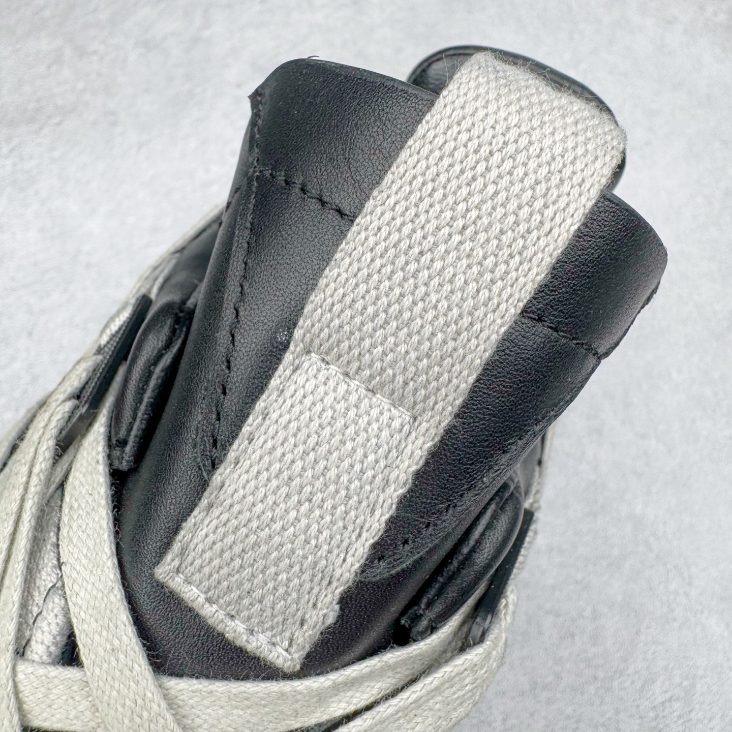 图片[13]-＃GD广顶 Moncler Trailgrip Gore-Tex 蒙口越野旅行系列低帮厚底轻量户外登山运动鞋 盟可睐MONCLER TRAILGRIP 鞋履新季系列 前卫设计碰撞实用科技 轻盈面料无惧炎热夏季 Trailgrip运动鞋作为盟可睐Moncler的秋冬新作横空出世 融蕴品牌山地基因 运用科技前沿技术 征服野外复杂地形 醒目的胎纹设计搭配弧形橡胶鞋头 确保经久耐穿 为山野探险与都市畅游提供高效防护 Trailgrip 2023春夏系列将在既有的实用性基础之上 推出全新配色 并采用更轻材质 尺码：36 37 38 39 40 41 42 43 44 45-选品中心