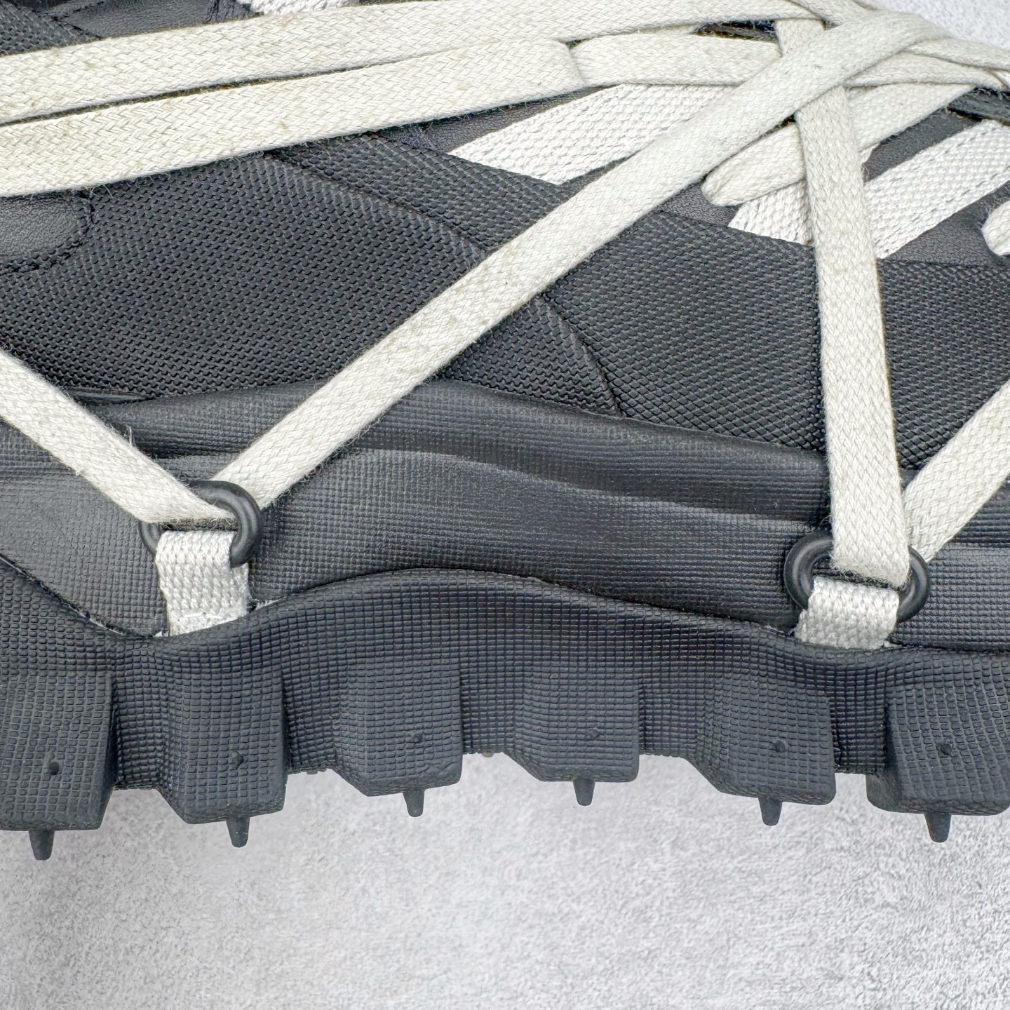 图片[14]-＃GD广顶 Moncler Trailgrip Gore-Tex 蒙口越野旅行系列低帮厚底轻量户外登山运动鞋 盟可睐MONCLER TRAILGRIP 鞋履新季系列 前卫设计碰撞实用科技 轻盈面料无惧炎热夏季 Trailgrip运动鞋作为盟可睐Moncler的秋冬新作横空出世 融蕴品牌山地基因 运用科技前沿技术 征服野外复杂地形 醒目的胎纹设计搭配弧形橡胶鞋头 确保经久耐穿 为山野探险与都市畅游提供高效防护 Trailgrip 2023春夏系列将在既有的实用性基础之上 推出全新配色 并采用更轻材质 尺码：36 37 38 39 40 41 42 43 44 45-选品中心