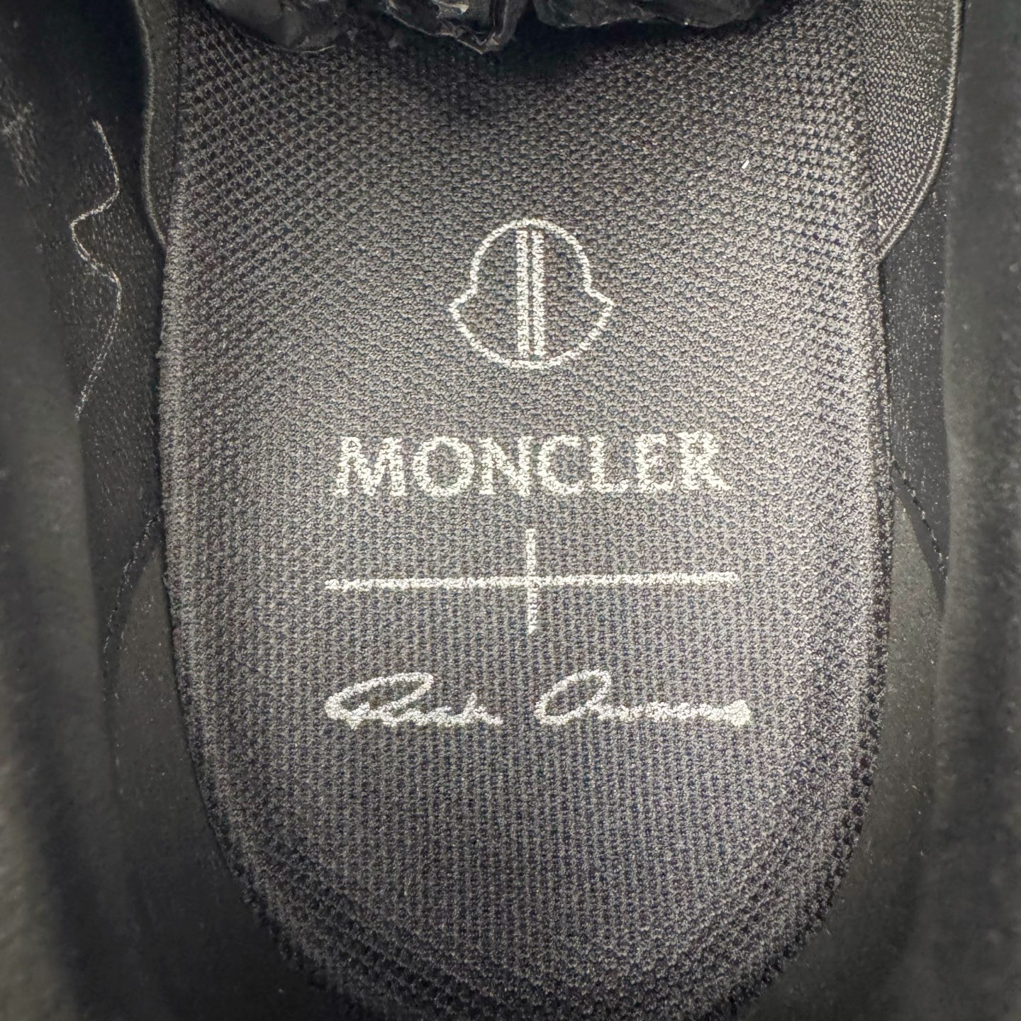 图片[19]-＃GD广顶 Moncler Trailgrip Gore-Tex 蒙口越野旅行系列低帮厚底轻量户外登山运动鞋 盟可睐MONCLER TRAILGRIP 鞋履新季系列 前卫设计碰撞实用科技 轻盈面料无惧炎热夏季 Trailgrip运动鞋作为盟可睐Moncler的秋冬新作横空出世 融蕴品牌山地基因 运用科技前沿技术 征服野外复杂地形 醒目的胎纹设计搭配弧形橡胶鞋头 确保经久耐穿 为山野探险与都市畅游提供高效防护 Trailgrip 2023春夏系列将在既有的实用性基础之上 推出全新配色 并采用更轻材质 尺码：36 37 38 39 40 41 42 43 44 45-选品中心