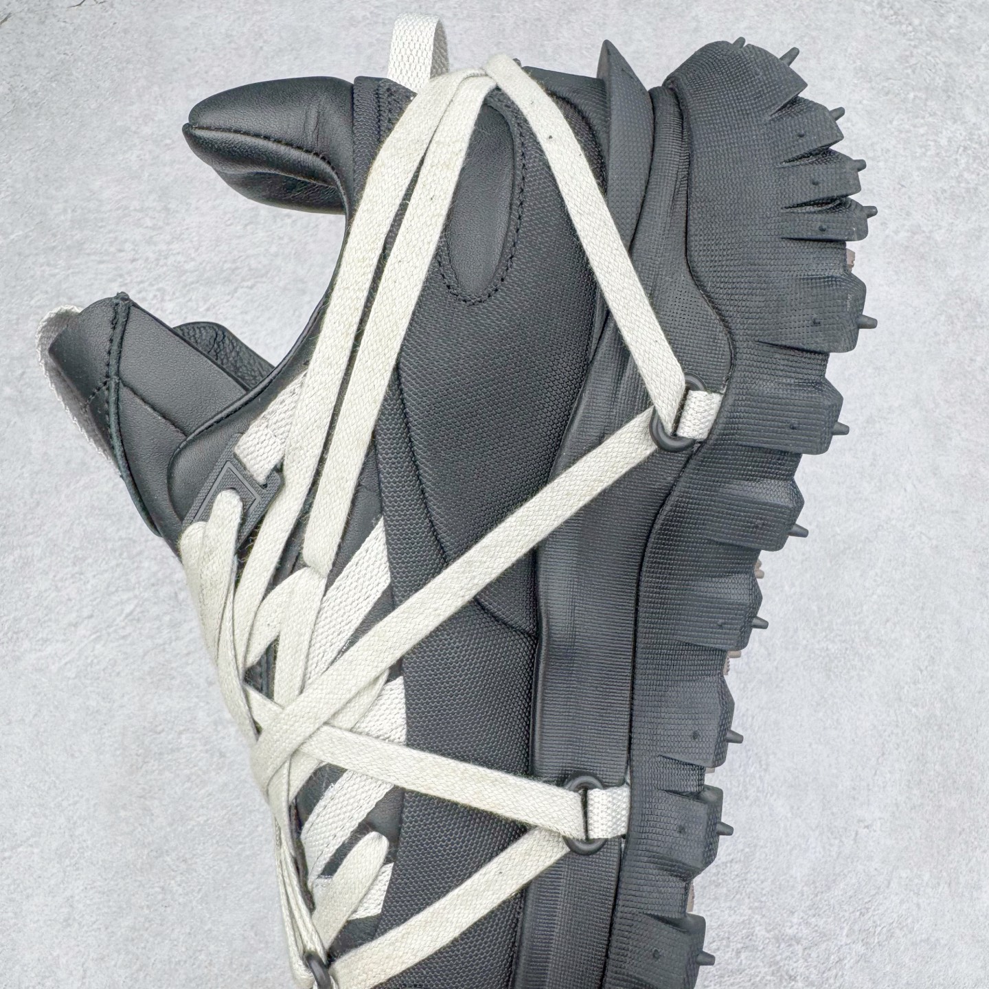 图片[7]-＃GD广顶 Moncler Trailgrip Gore-Tex 蒙口越野旅行系列低帮厚底轻量户外登山运动鞋 盟可睐MONCLER TRAILGRIP 鞋履新季系列 前卫设计碰撞实用科技 轻盈面料无惧炎热夏季 Trailgrip运动鞋作为盟可睐Moncler的秋冬新作横空出世 融蕴品牌山地基因 运用科技前沿技术 征服野外复杂地形 醒目的胎纹设计搭配弧形橡胶鞋头 确保经久耐穿 为山野探险与都市畅游提供高效防护 Trailgrip 2023春夏系列将在既有的实用性基础之上 推出全新配色 并采用更轻材质 尺码：36 37 38 39 40 41 42 43 44 45-选品中心