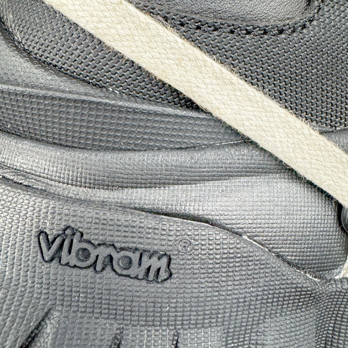 图片[15]-＃GD广顶 Moncler Trailgrip Gore-Tex 蒙口越野旅行系列低帮厚底轻量户外登山运动鞋 盟可睐MONCLER TRAILGRIP 鞋履新季系列 前卫设计碰撞实用科技 轻盈面料无惧炎热夏季 Trailgrip运动鞋作为盟可睐Moncler的秋冬新作横空出世 融蕴品牌山地基因 运用科技前沿技术 征服野外复杂地形 醒目的胎纹设计搭配弧形橡胶鞋头 确保经久耐穿 为山野探险与都市畅游提供高效防护 Trailgrip 2023春夏系列将在既有的实用性基础之上 推出全新配色 并采用更轻材质 尺码：36 37 38 39 40 41 42 43 44 45-选品中心