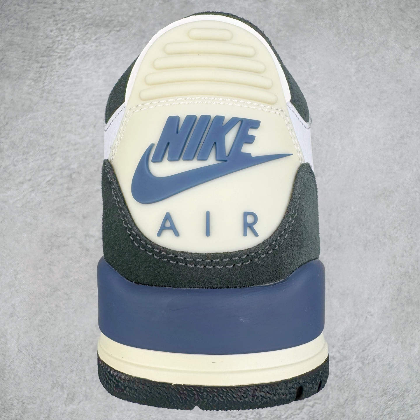 图片[8]-＃Lw纯原 A Ma Maniére x Air Jordan AJ3 Retro AMM联名白蓝 HV8571-100 圈内最强三代系列 匠心打造 开发时长超过半年 目前可过各类鉴定或无法鉴定 裸鞋随便操作 全套原纸板楦头开发 原厂大底磨具加持立体防滑纹理 原装可视Air Sole气垫 原汁原味最完美的三代版型 唯一正确鞋头趴度弧度高度鞋身腰线 原厂TPU彩虹扎染后跟饰片 正确内里反口里网布 皮料菱角分明不变形无多余毛边 广东原厂zp同批次手工大底描漆拉丝 市场唯一原厂鞋扣模具 原厂织唛标 原厂飞人电绣工艺 尾指中部跳三针 独家绑鞋带手法 印刷中底布 四线拉帮 米色美纹纸贴合固定 进口港宝加持 后跟自然饱满 全鞋荧光划线卡点 追求极致完美 每一双都是工艺品 多重QC质检 超越公司货的品控标准 实实在在的免检产品 尺码：36 36.5 37.5 38 38.5 39 40 40.5 41 42 42.5 43 44 44.5 45 45.5 46 47.5 48.5-选品中心