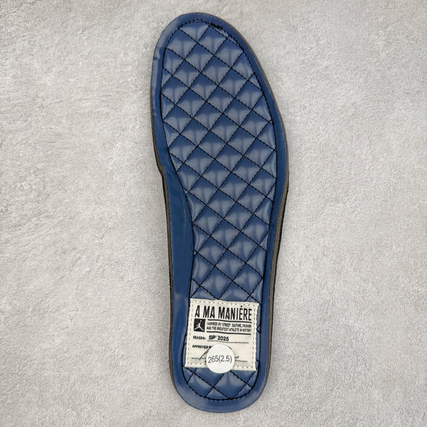 图片[13]-＃Lw纯原 A Ma Maniére x Air Jordan AJ3 Retro AMM联名白蓝 HV8571-100 圈内最强三代系列 匠心打造 开发时长超过半年 目前可过各类鉴定或无法鉴定 裸鞋随便操作 全套原纸板楦头开发 原厂大底磨具加持立体防滑纹理 原装可视Air Sole气垫 原汁原味最完美的三代版型 唯一正确鞋头趴度弧度高度鞋身腰线 原厂TPU彩虹扎染后跟饰片 正确内里反口里网布 皮料菱角分明不变形无多余毛边 广东原厂zp同批次手工大底描漆拉丝 市场唯一原厂鞋扣模具 原厂织唛标 原厂飞人电绣工艺 尾指中部跳三针 独家绑鞋带手法 印刷中底布 四线拉帮 米色美纹纸贴合固定 进口港宝加持 后跟自然饱满 全鞋荧光划线卡点 追求极致完美 每一双都是工艺品 多重QC质检 超越公司货的品控标准 实实在在的免检产品 尺码：36 36.5 37.5 38 38.5 39 40 40.5 41 42 42.5 43 44 44.5 45 45.5 46 47.5 48.5-选品中心