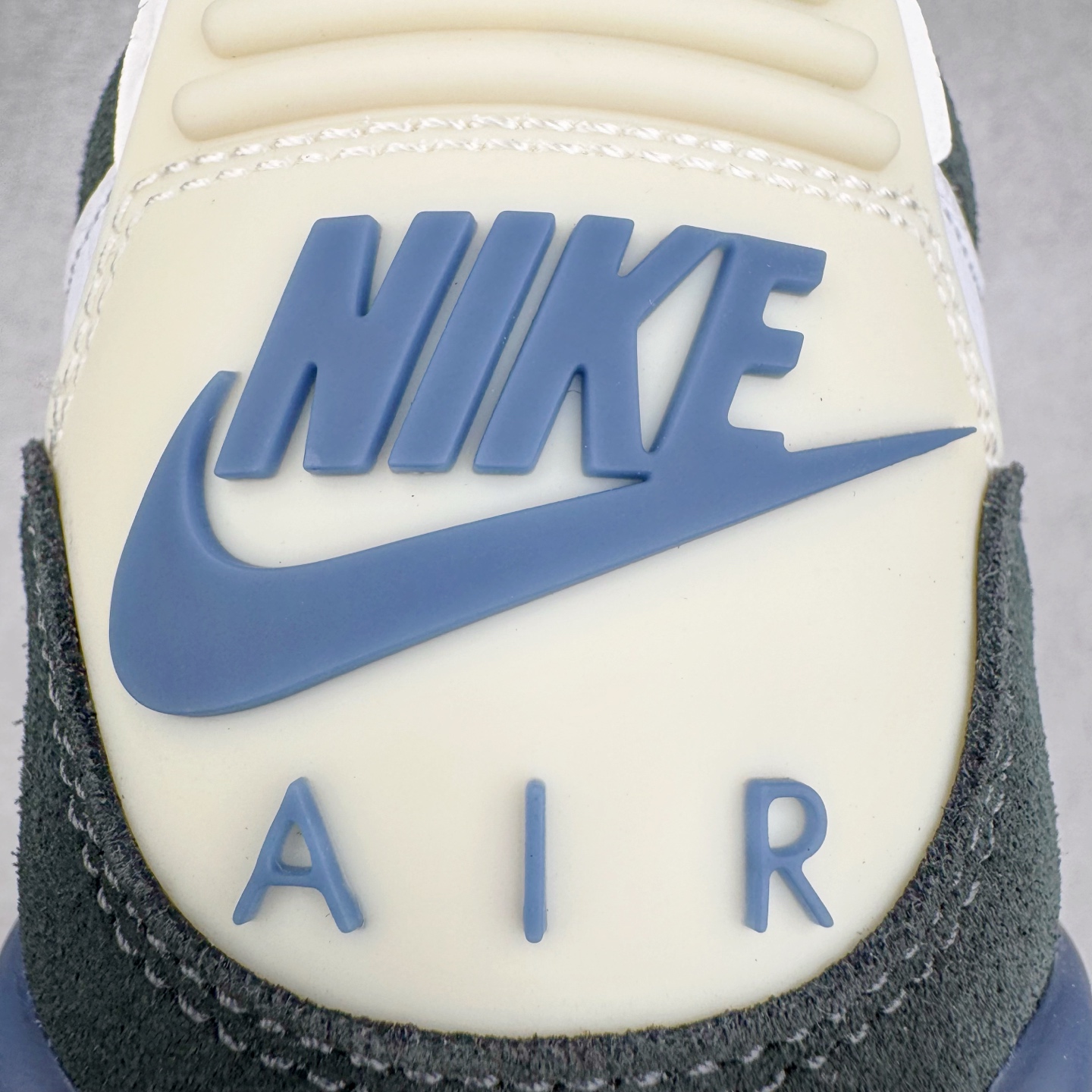 图片[11]-＃Lw纯原 A Ma Maniére x Air Jordan AJ3 Retro AMM联名白蓝 HV8571-100 圈内最强三代系列 匠心打造 开发时长超过半年 目前可过各类鉴定或无法鉴定 裸鞋随便操作 全套原纸板楦头开发 原厂大底磨具加持立体防滑纹理 原装可视Air Sole气垫 原汁原味最完美的三代版型 唯一正确鞋头趴度弧度高度鞋身腰线 原厂TPU彩虹扎染后跟饰片 正确内里反口里网布 皮料菱角分明不变形无多余毛边 广东原厂zp同批次手工大底描漆拉丝 市场唯一原厂鞋扣模具 原厂织唛标 原厂飞人电绣工艺 尾指中部跳三针 独家绑鞋带手法 印刷中底布 四线拉帮 米色美纹纸贴合固定 进口港宝加持 后跟自然饱满 全鞋荧光划线卡点 追求极致完美 每一双都是工艺品 多重QC质检 超越公司货的品控标准 实实在在的免检产品 尺码：36 36.5 37.5 38 38.5 39 40 40.5 41 42 42.5 43 44 44.5 45 45.5 46 47.5 48.5-选品中心