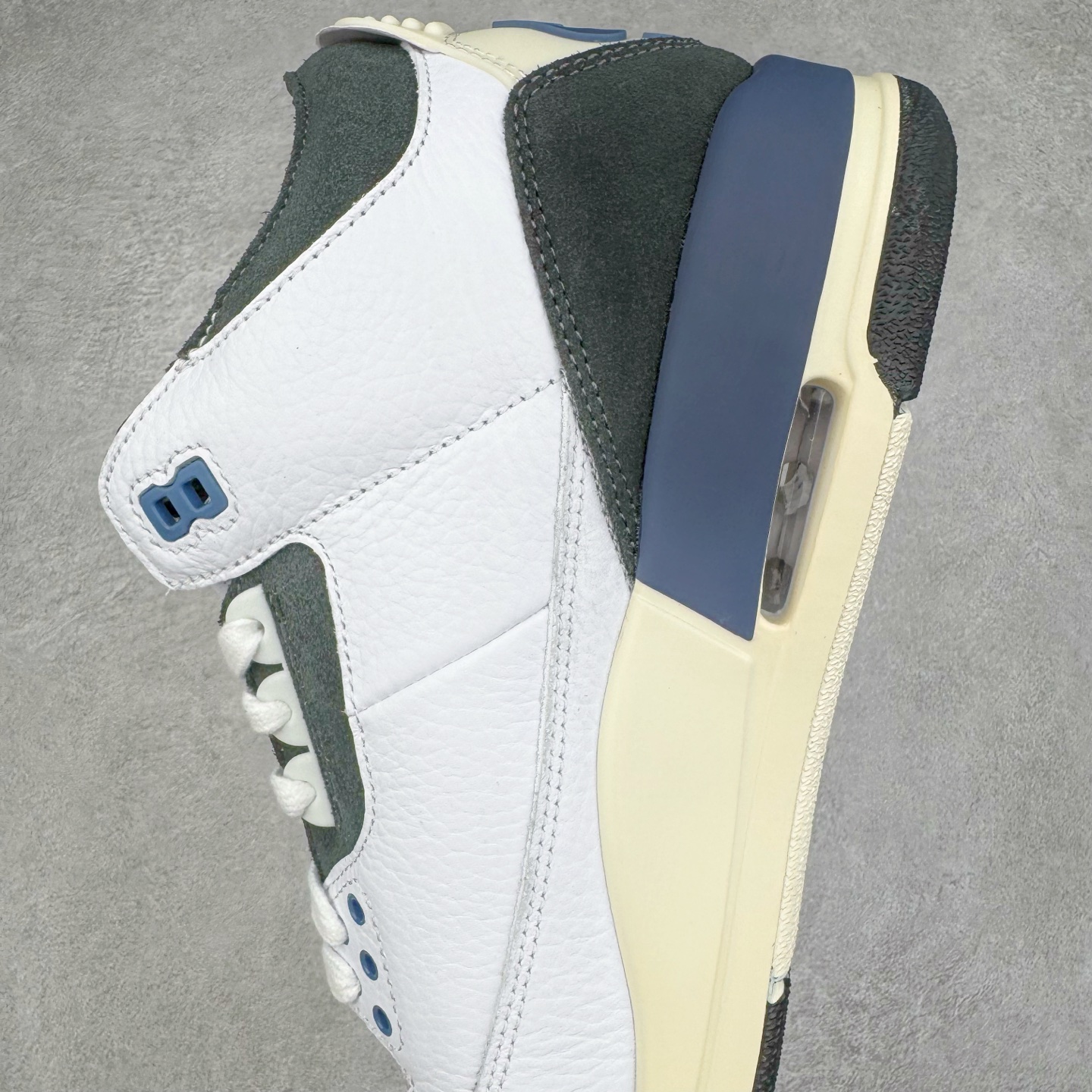 图片[7]-＃Lw纯原 A Ma Maniére x Air Jordan AJ3 Retro AMM联名白蓝 HV8571-100 圈内最强三代系列 匠心打造 开发时长超过半年 目前可过各类鉴定或无法鉴定 裸鞋随便操作 全套原纸板楦头开发 原厂大底磨具加持立体防滑纹理 原装可视Air Sole气垫 原汁原味最完美的三代版型 唯一正确鞋头趴度弧度高度鞋身腰线 原厂TPU彩虹扎染后跟饰片 正确内里反口里网布 皮料菱角分明不变形无多余毛边 广东原厂zp同批次手工大底描漆拉丝 市场唯一原厂鞋扣模具 原厂织唛标 原厂飞人电绣工艺 尾指中部跳三针 独家绑鞋带手法 印刷中底布 四线拉帮 米色美纹纸贴合固定 进口港宝加持 后跟自然饱满 全鞋荧光划线卡点 追求极致完美 每一双都是工艺品 多重QC质检 超越公司货的品控标准 实实在在的免检产品 尺码：36 36.5 37.5 38 38.5 39 40 40.5 41 42 42.5 43 44 44.5 45 45.5 46 47.5 48.5-选品中心