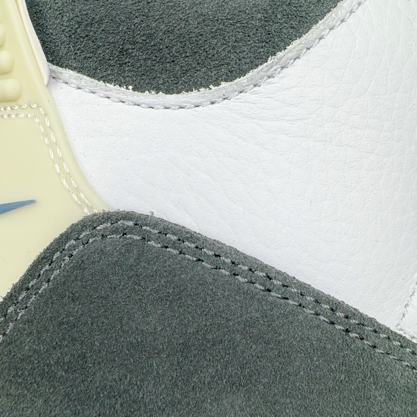 图片[18]-＃Lw纯原 A Ma Maniére x Air Jordan AJ3 Retro AMM联名白蓝 HV8571-100 圈内最强三代系列 匠心打造 开发时长超过半年 目前可过各类鉴定或无法鉴定 裸鞋随便操作 全套原纸板楦头开发 原厂大底磨具加持立体防滑纹理 原装可视Air Sole气垫 原汁原味最完美的三代版型 唯一正确鞋头趴度弧度高度鞋身腰线 原厂TPU彩虹扎染后跟饰片 正确内里反口里网布 皮料菱角分明不变形无多余毛边 广东原厂zp同批次手工大底描漆拉丝 市场唯一原厂鞋扣模具 原厂织唛标 原厂飞人电绣工艺 尾指中部跳三针 独家绑鞋带手法 印刷中底布 四线拉帮 米色美纹纸贴合固定 进口港宝加持 后跟自然饱满 全鞋荧光划线卡点 追求极致完美 每一双都是工艺品 多重QC质检 超越公司货的品控标准 实实在在的免检产品 尺码：36 36.5 37.5 38 38.5 39 40 40.5 41 42 42.5 43 44 44.5 45 45.5 46 47.5 48.5-选品中心