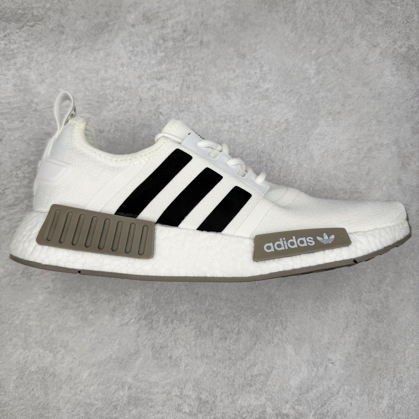 AD Originals NMD_R1 爆米花织物运动日常支撑低帮生活休闲鞋 GZ9261 弹力针鞋织面 原高装弹Boost颗大粒底 缓震能性卓越 体质盈轻且冲抗击 整鞋双子的透气和性舒适完度美!尺码:36 36.5 37.5 38 38.5 39 40 40.5 41 42 42.5 43 44 44.5 45-选品中心