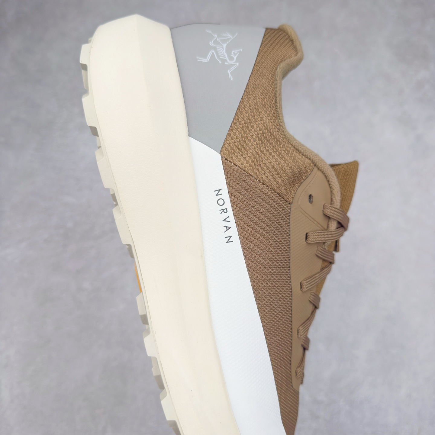 图片[6]-＃HP Arcteryx Norvan LD 4 始祖鸟舒适柔软防滑耐磨低帮越野跑步鞋 Arcteryx中文名始祖鸟 加拿大户外服饰品牌 1989年创立于加拿大温哥华 始祖鸟来自加拿大海岸山脉 植根高山的专业户外品牌 始终秉承对精湛设计和工艺孜孜以求的准则 从1989年创立至今 Arcteryx始终不断在产品设计与做工上不惜工本 以满足始祖鸟的标准 品质、设计以及精简的理念造就了其良好的性能 并能满足严苛环境下的使用需求 尺码：36 37 38 39 40 41 42 43 44-选品中心