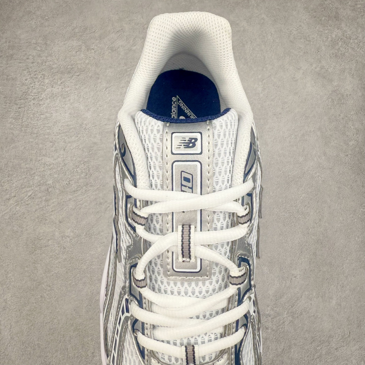 图片[5]-New Balance MR740 NB新百伦系列复古老爹风休闲运动慢跑鞋 采用轻质牛剖革拼接透气网眼衬垫织物鞋面材质 T-Beam大底提供足步弓支撑 保持步态稳定#后跟搭载外露缓震胶 鞋身整体以各种深浅不一的灰色覆盖 鞋头以淡蓝色调装饰，网眼衬垫通过不规律的色块实现做旧的美感 泛黄的鞋底更是进一步增添了复古气息 尺码：36 37 37.5 38 38.5 39.5 40 40.5 41.5 42 42.5 43 44 44.5 45-选品中心