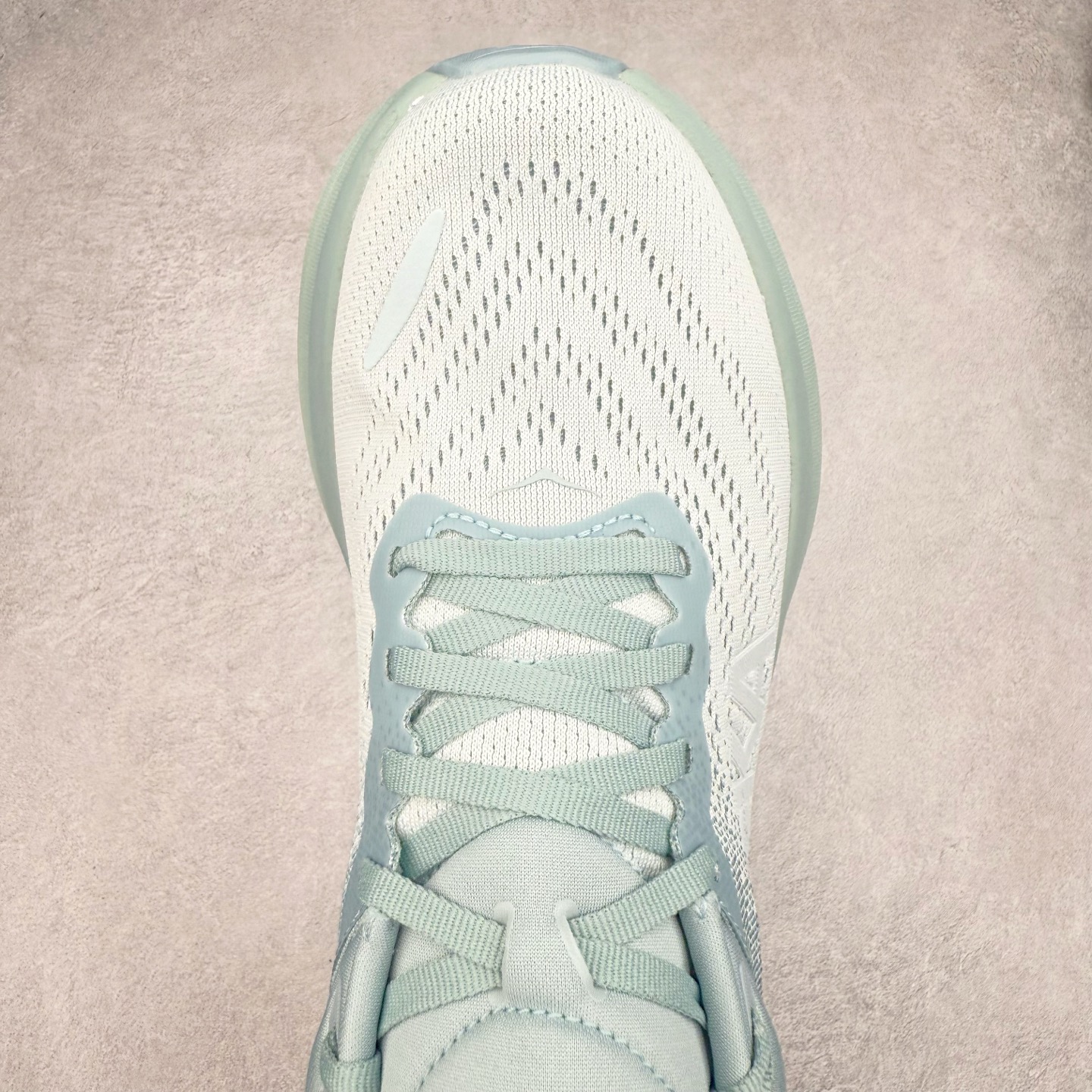 图片[4]-＃HK纯原 HOKA ONE ONE Bondi 8 邦代八代缓震网面耐磨低帮跑步鞋 原始的 Bondi 缓震和线条在这里 提供该特许经营权众所周知的柔软、平衡的乘坐体验 Bondi 使用加长的摇杆微调几何形状 以获得更大的加速度 同时由于采用碳纤维板 还可以提供更平稳的脚趾离地 尺码：36 36.5 37.5 38 38.5 39 40 40.5 41 42 42.5 43 44 44.5 45-选品中心